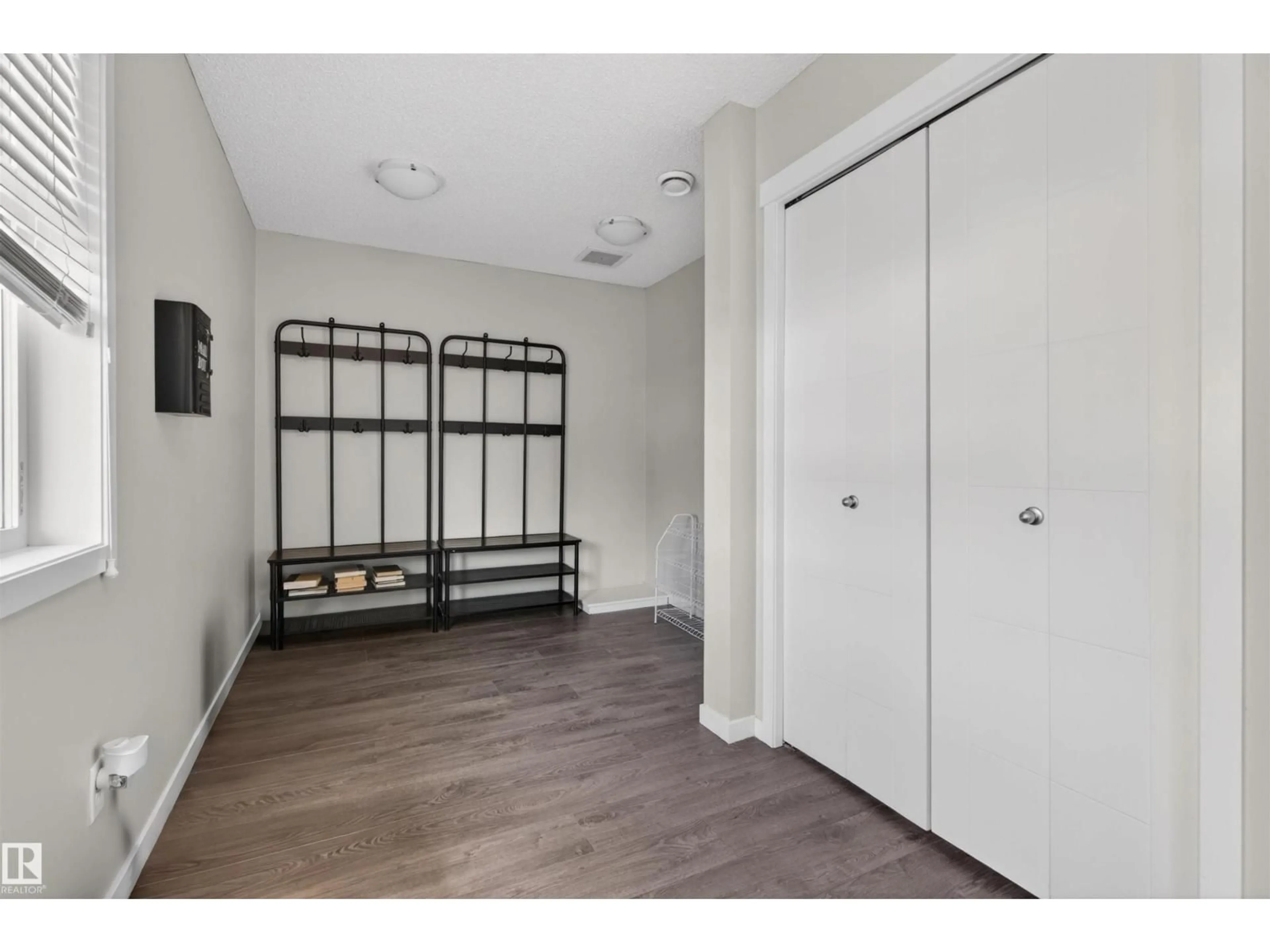 Indoor entryway for SW - 903 173 ST, Edmonton Alberta T6W3V4