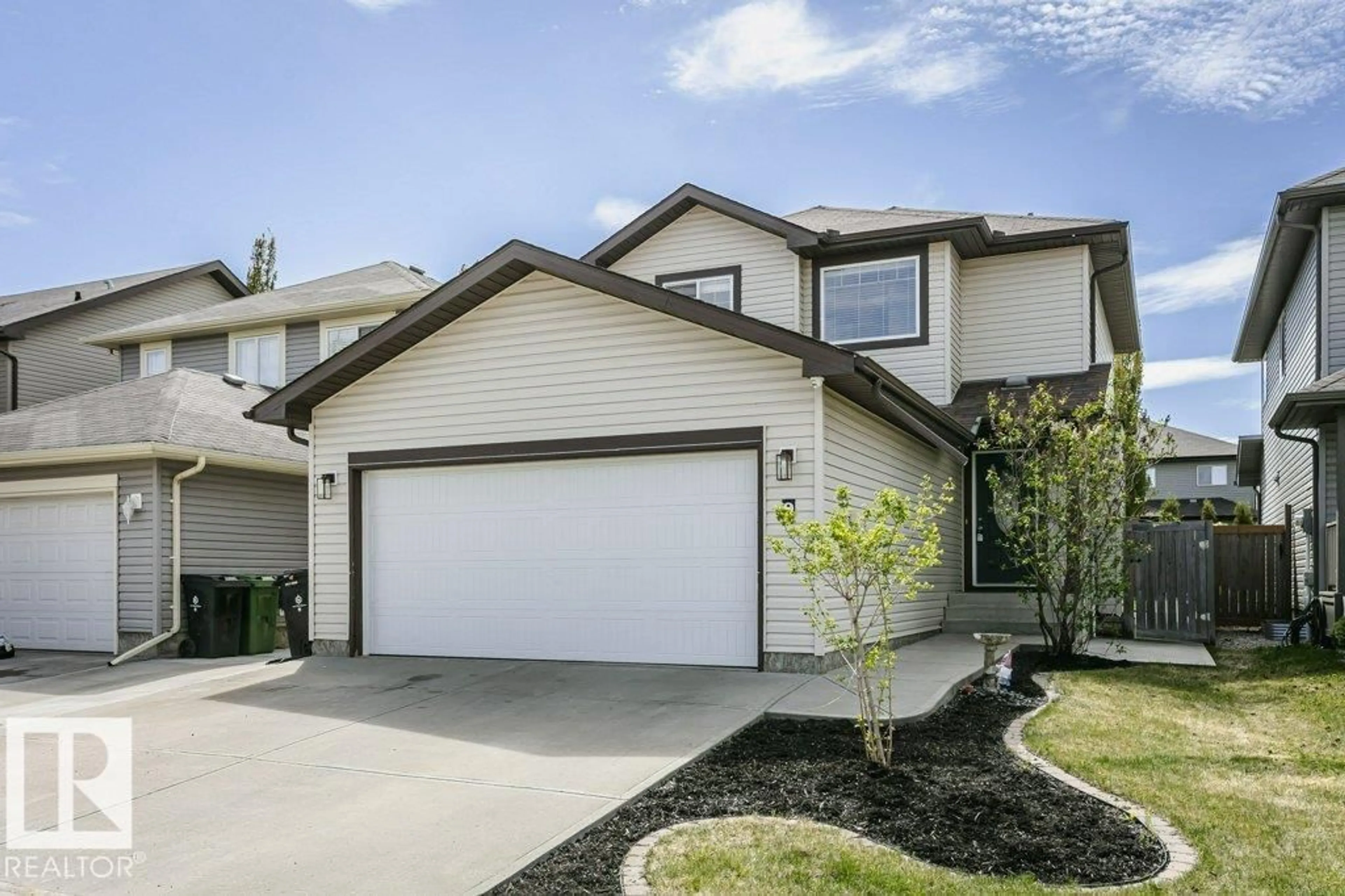 Home with vinyl exterior material, street for 9 CYPRESS LI, Fort Saskatchewan Alberta T8L0H2