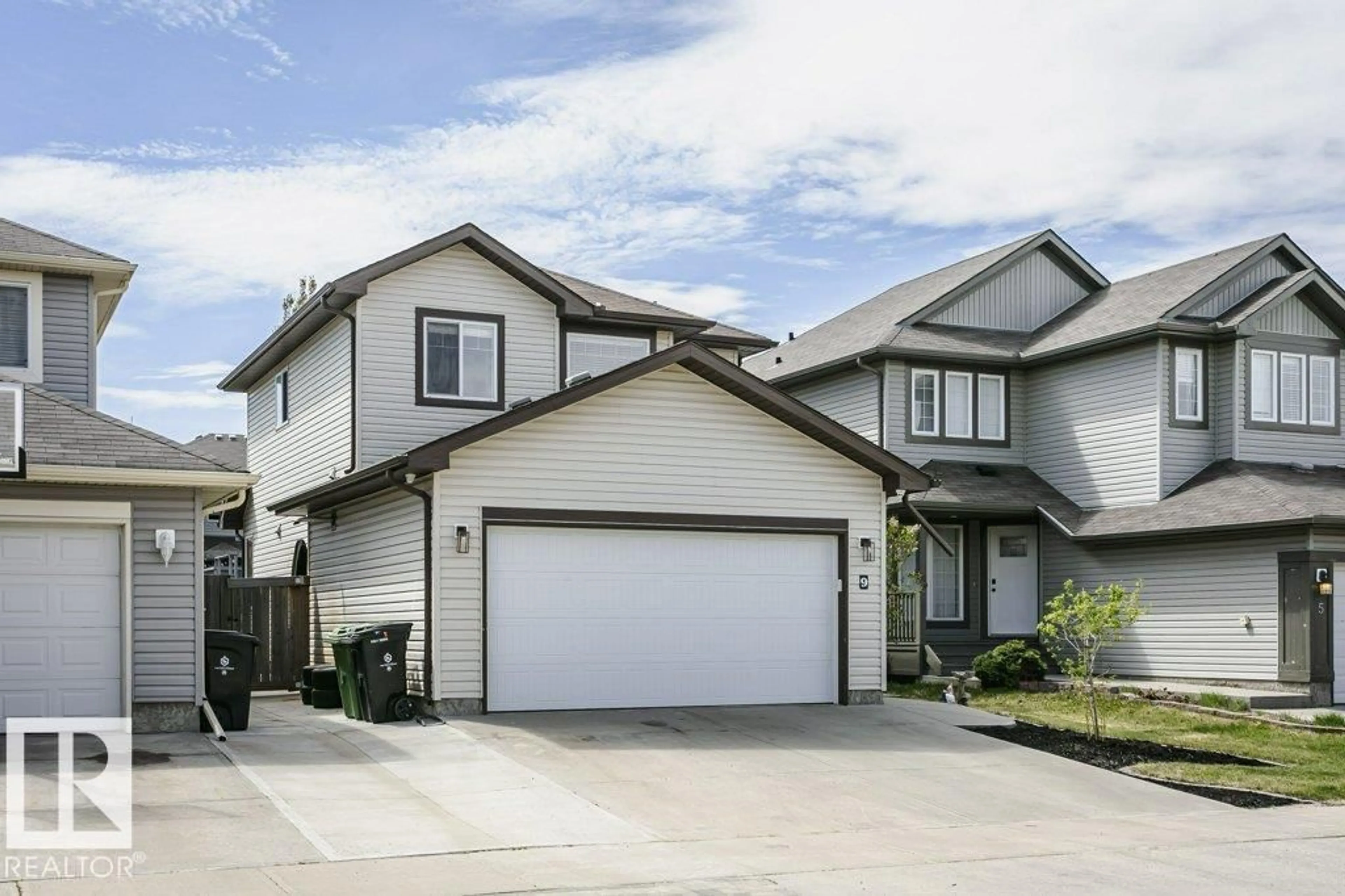 Home with vinyl exterior material, street for 9 CYPRESS LI, Fort Saskatchewan Alberta T8L0H2