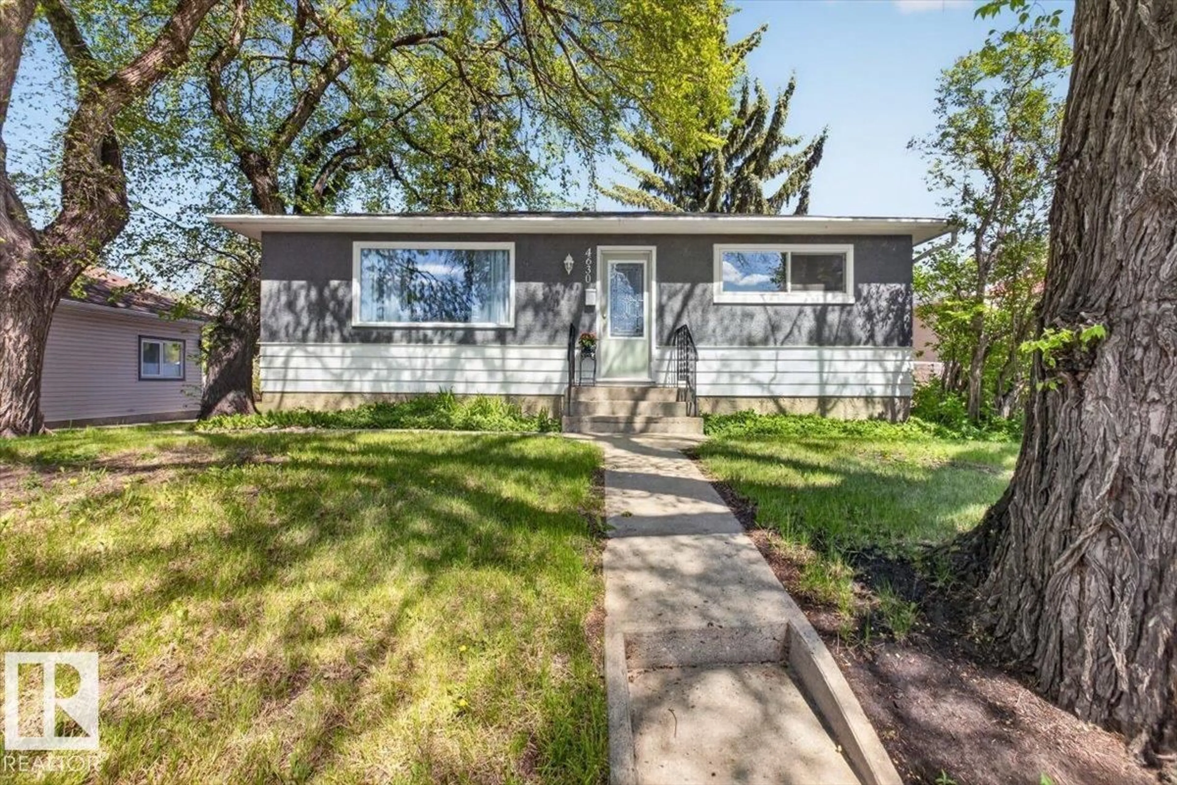 Home with vinyl exterior material, street for 4630 114 AV, Edmonton Alberta T5W0T5