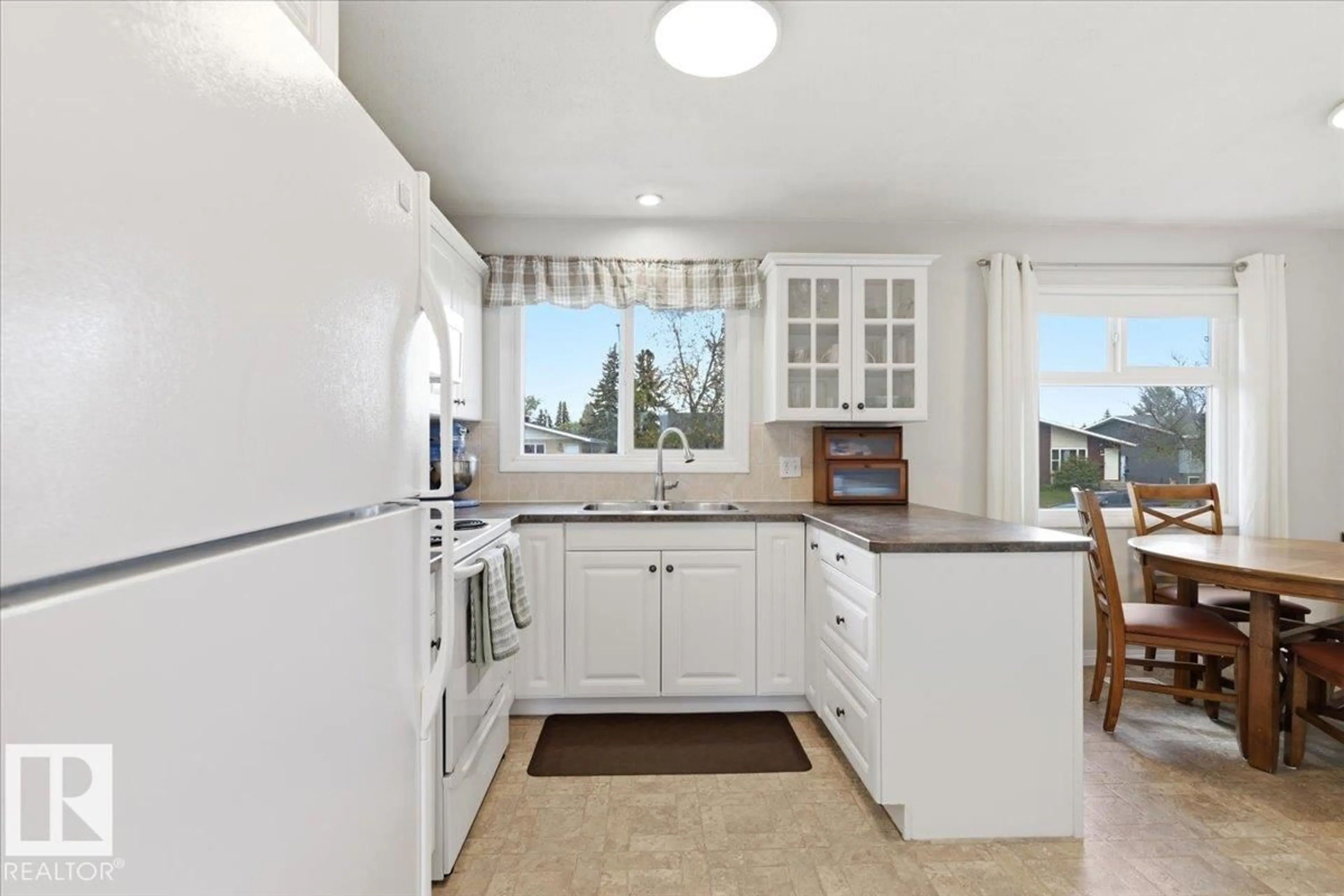 Standard kitchen, ceramic/tile floor for 5409 55 AV, Wetaskiwin Alberta T9A1A4