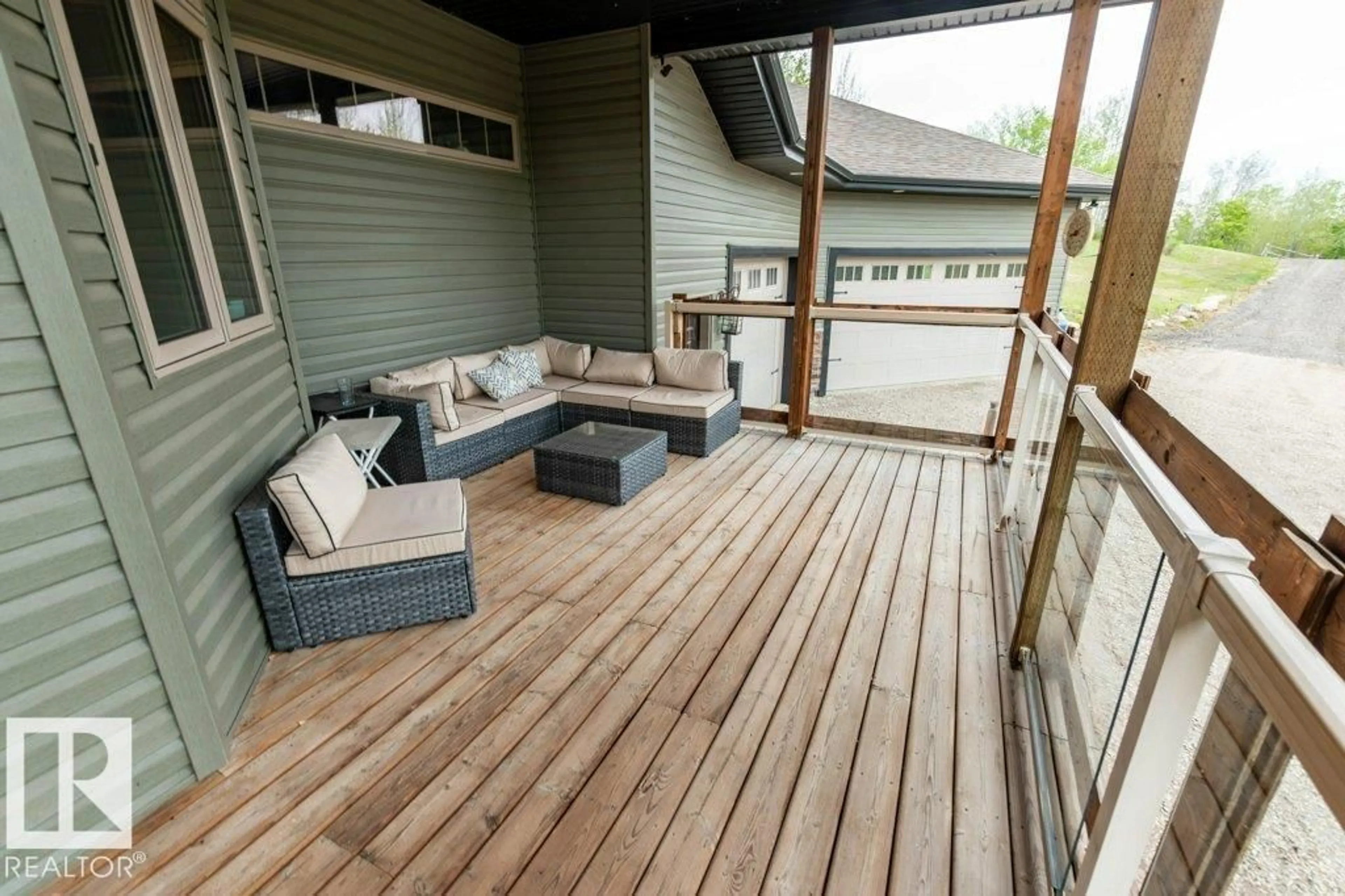 Patio, street for 53404 RGE ROAD 11, Rural Parkland County Alberta T7Y0B2
