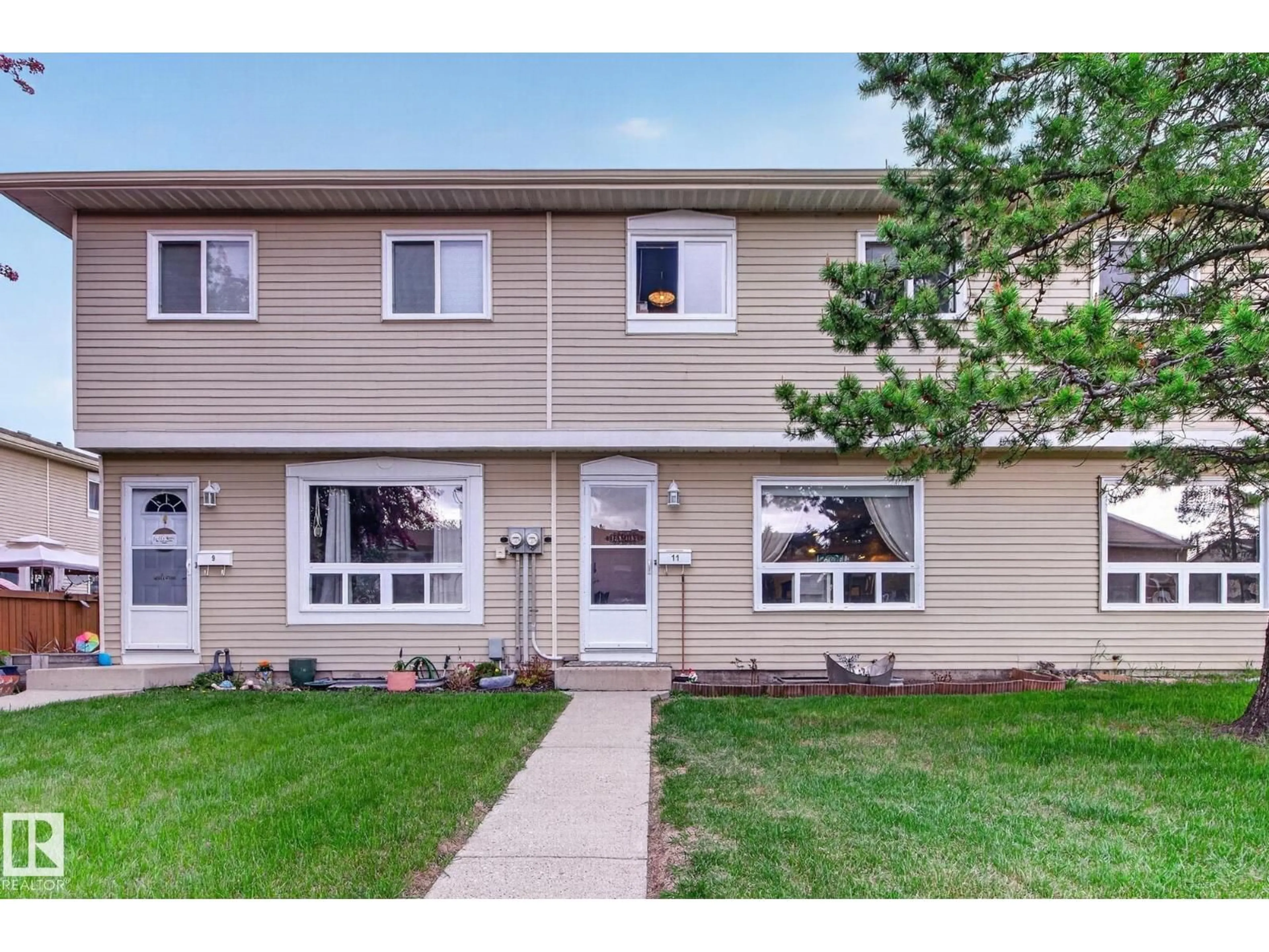 Home with vinyl exterior material, street for #11 - 2131 OAK ST, Sherwood Park Alberta T8A4W9
