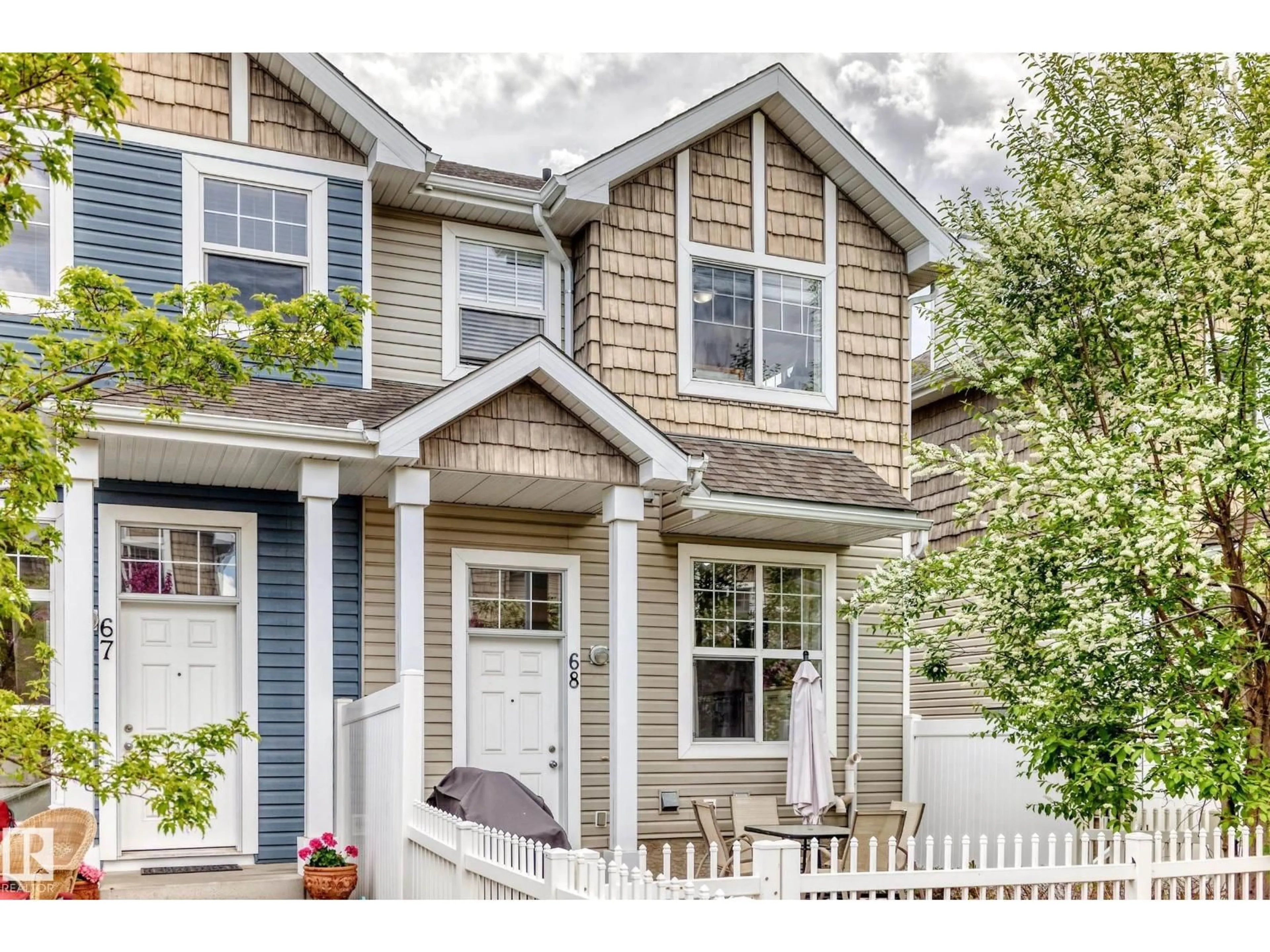Home with vinyl exterior material, street for 68 2051 TOWNE CENTRE BV, Edmonton Alberta T6R0G8