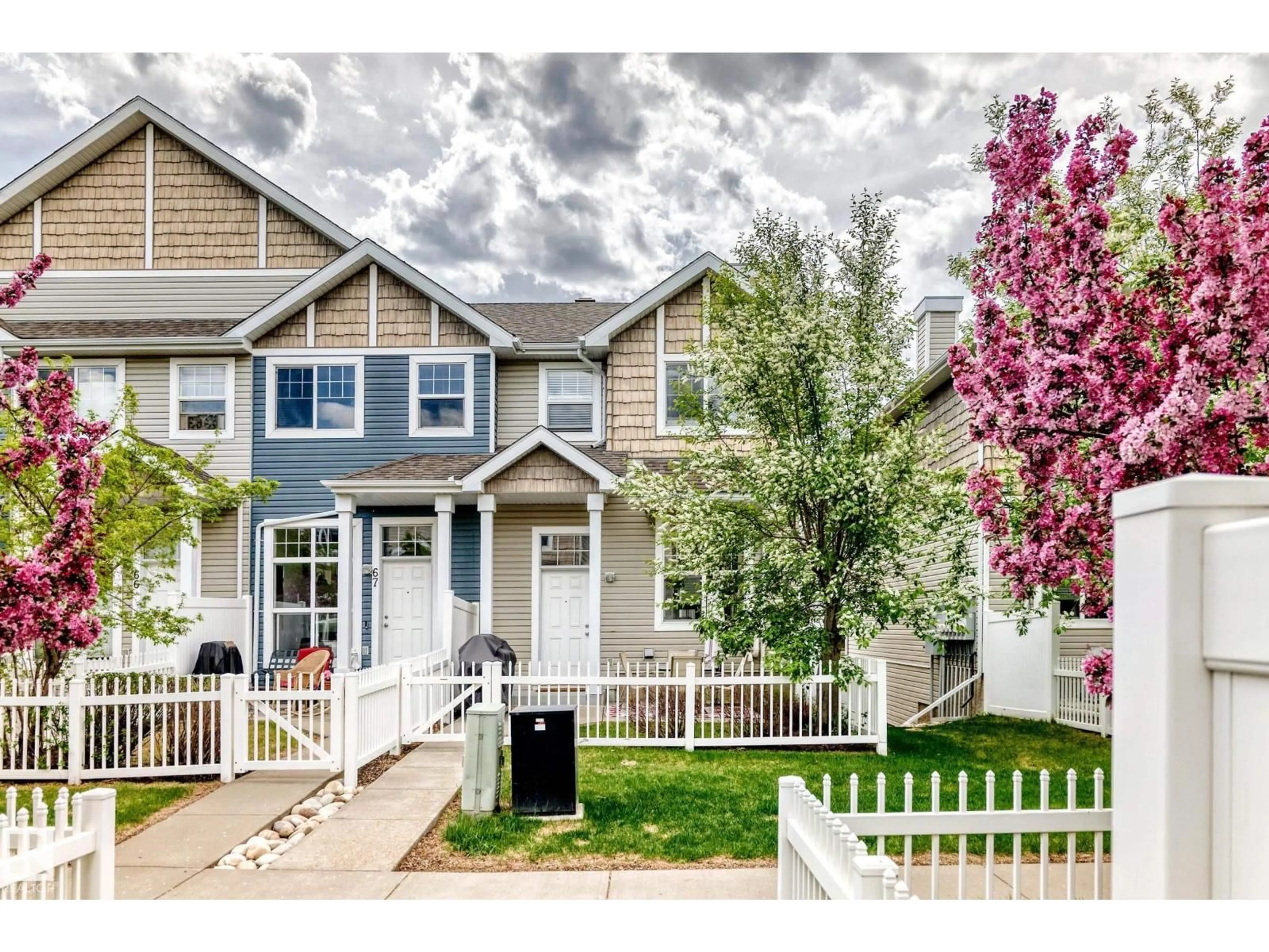 Home with vinyl exterior material, street for 68 2051 TOWNE CENTRE BV, Edmonton Alberta T6R0G8