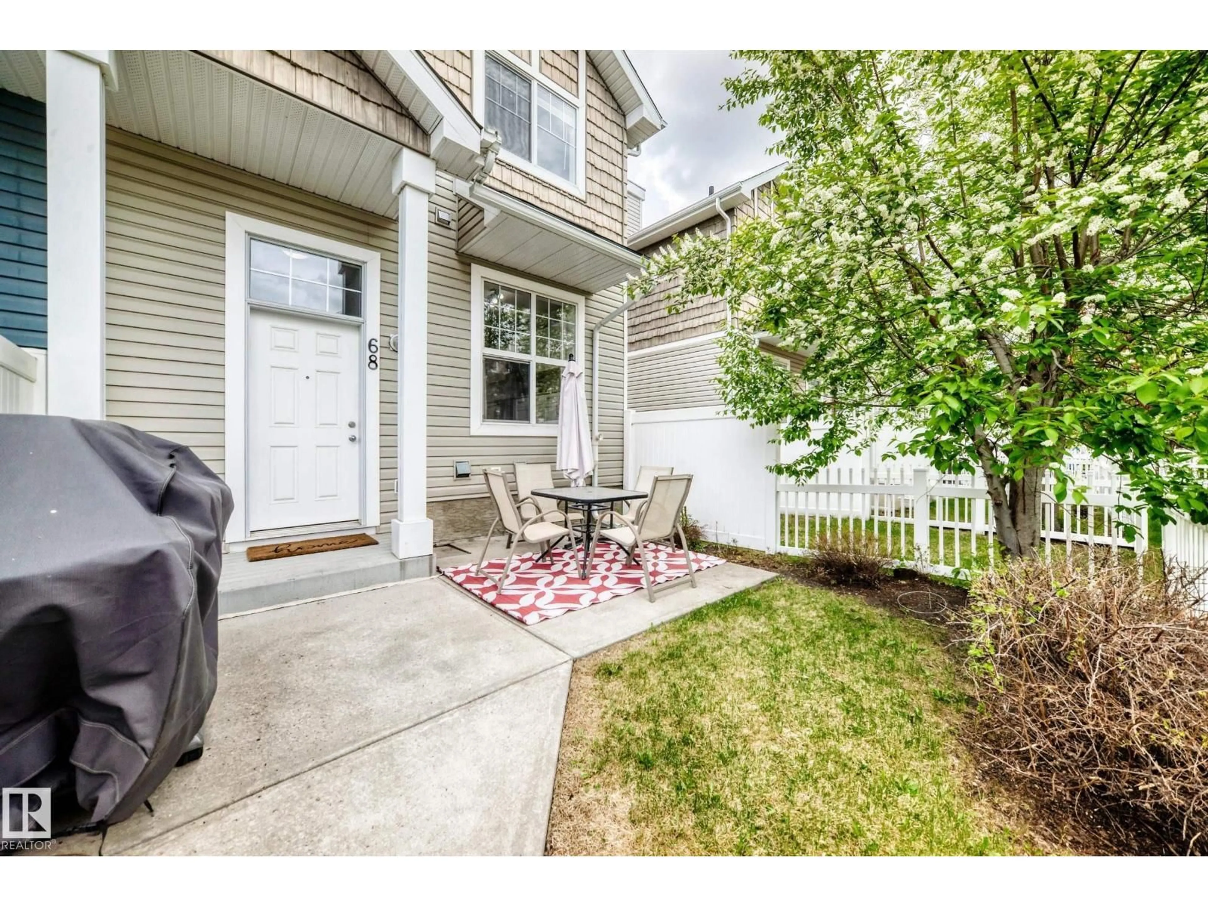 Patio, street for 68 2051 TOWNE CENTRE BV, Edmonton Alberta T6R0G8