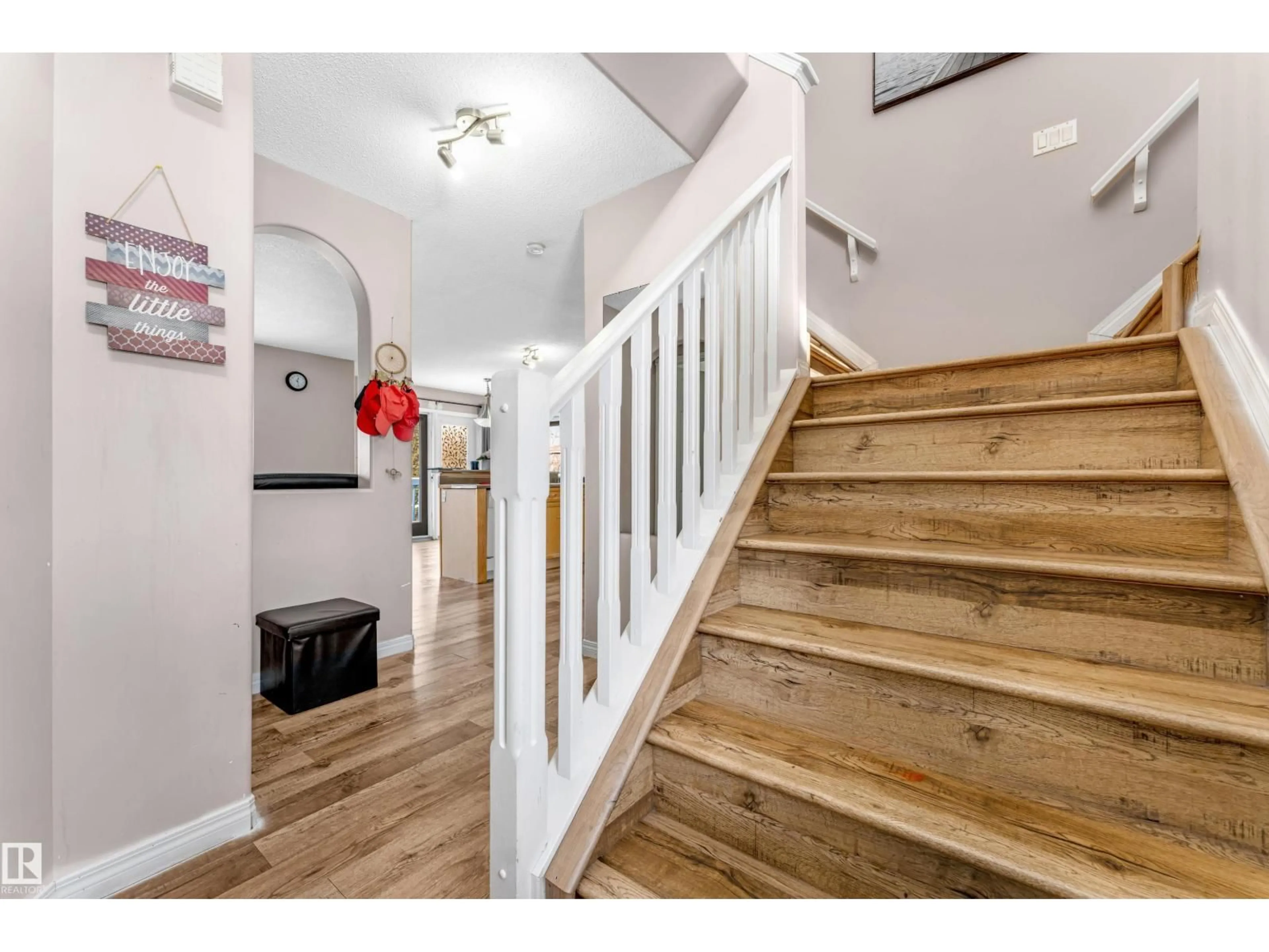 Indoor entryway for NW - 3774 20 ST, Edmonton Alberta T6T1S4