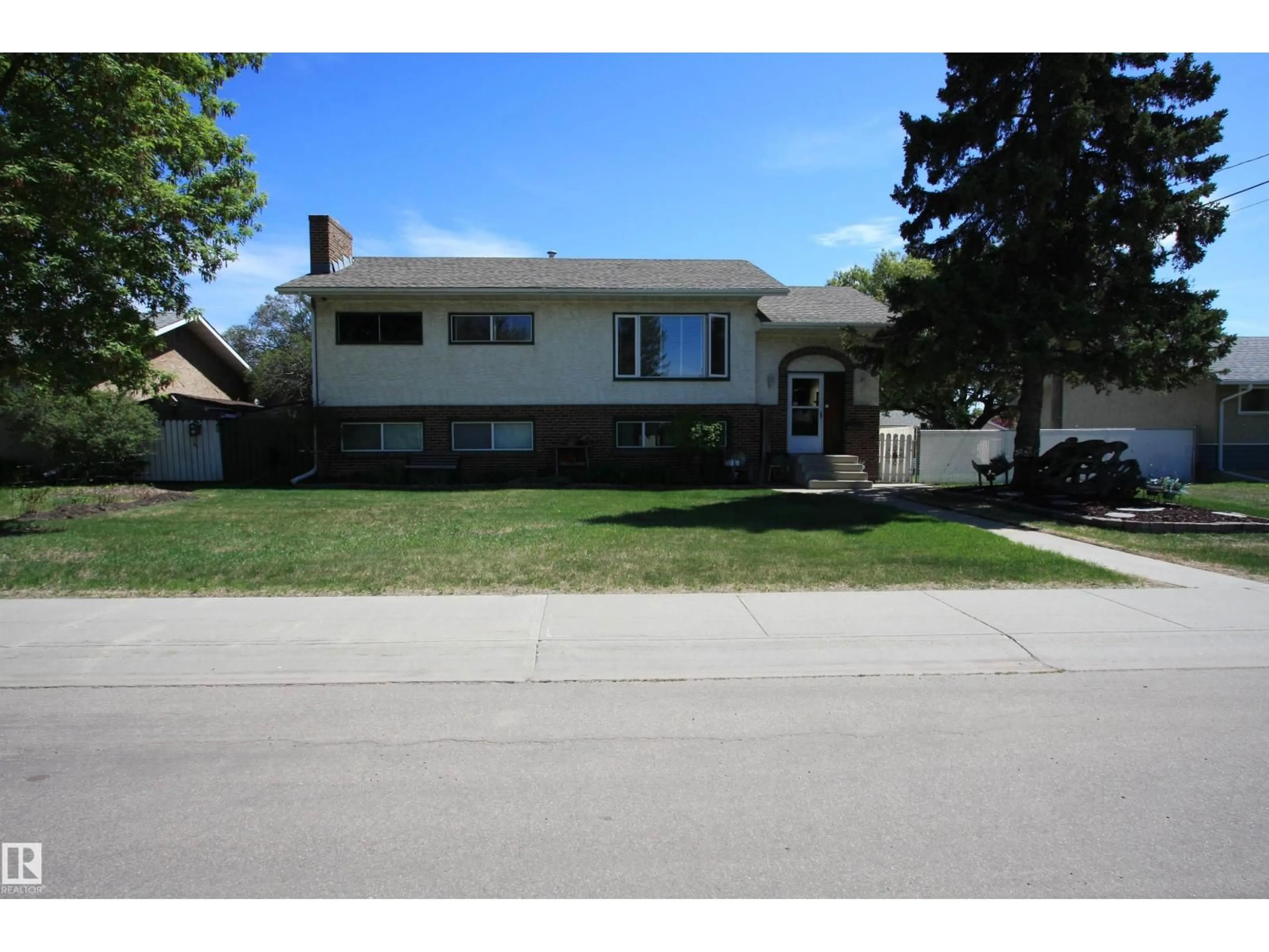 Home with vinyl exterior material, street for NW - 13315 136 ST, Edmonton Alberta T5L1Z8