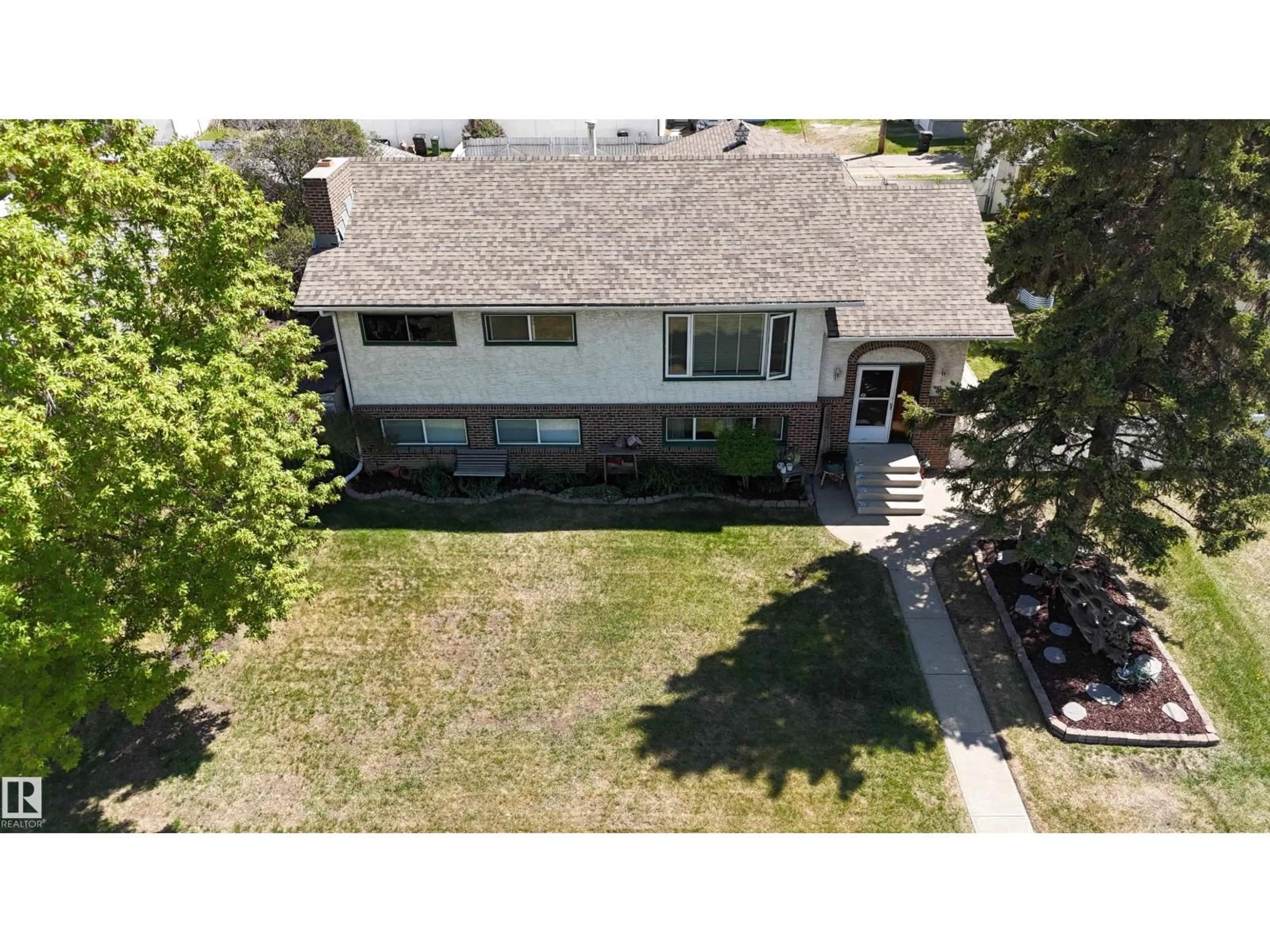 A pic from outside/outdoor area/front of a property/back of a property/a pic from drone, street for NW - 13315 136 ST, Edmonton Alberta T5L1Z8