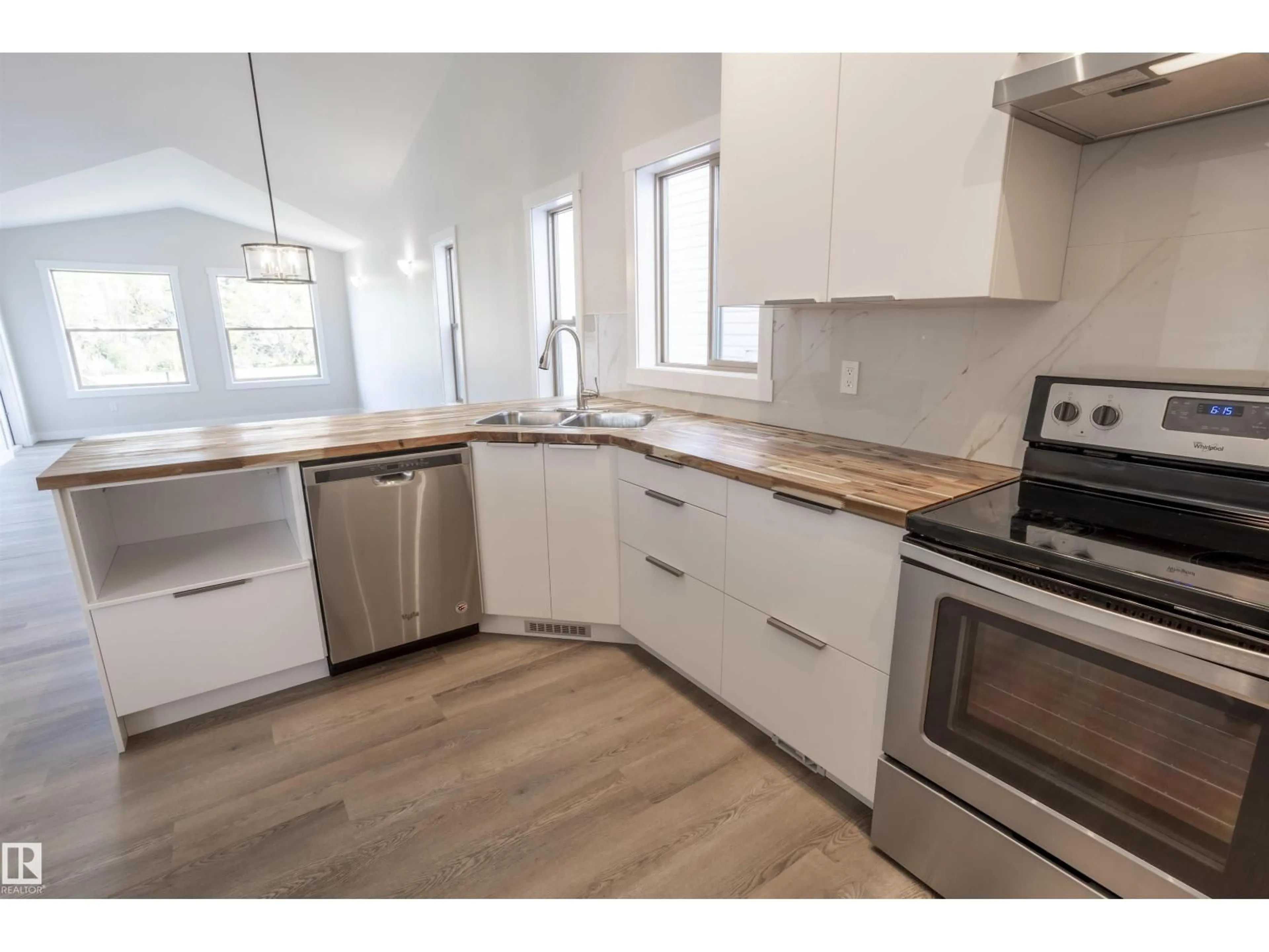 Open concept kitchen, wood/laminate floor for 738 KANANASKIS DR, Devon Alberta T9G2G7