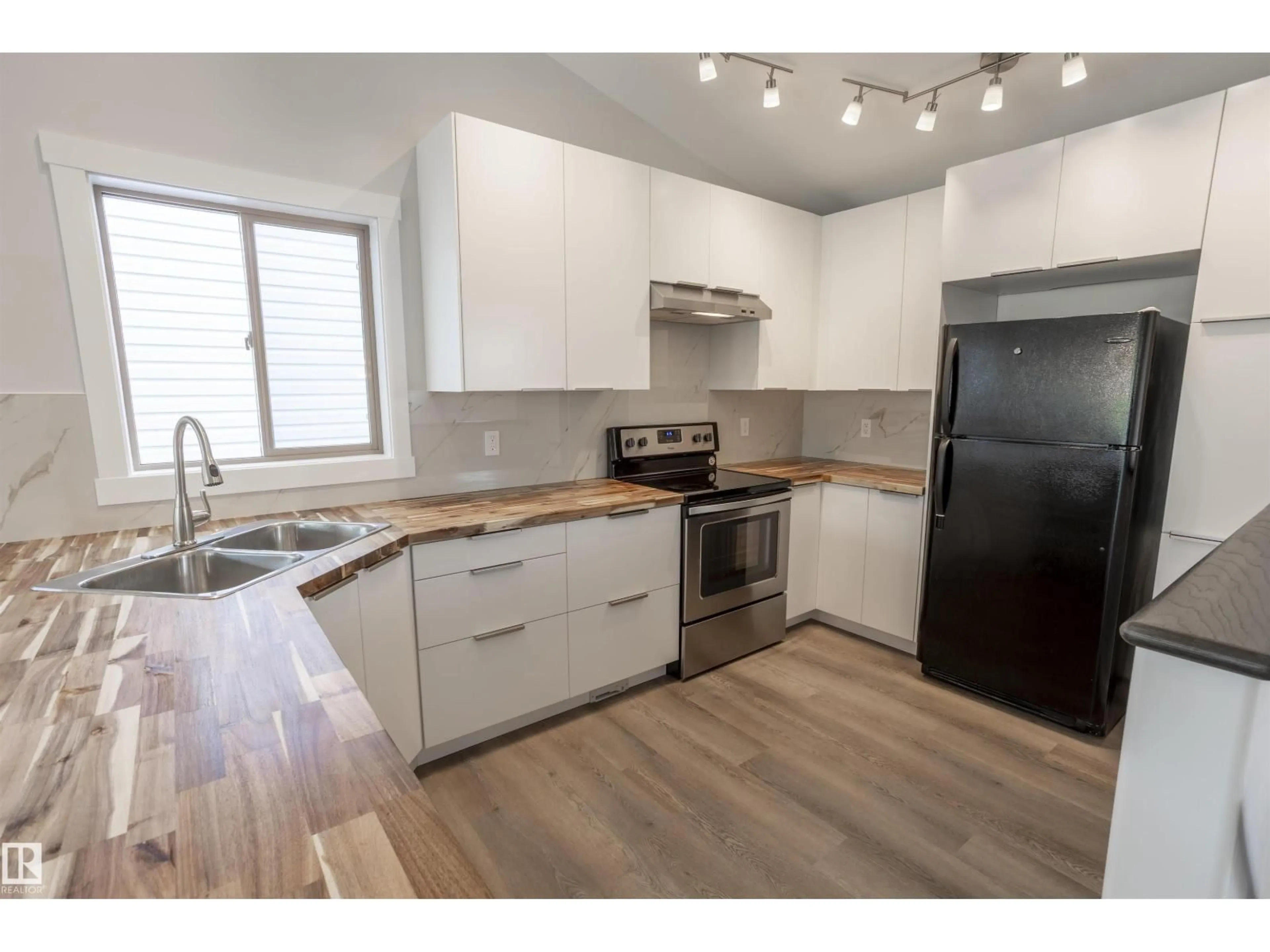 Open concept kitchen, wood/laminate floor for 738 KANANASKIS DR, Devon Alberta T9G2G7