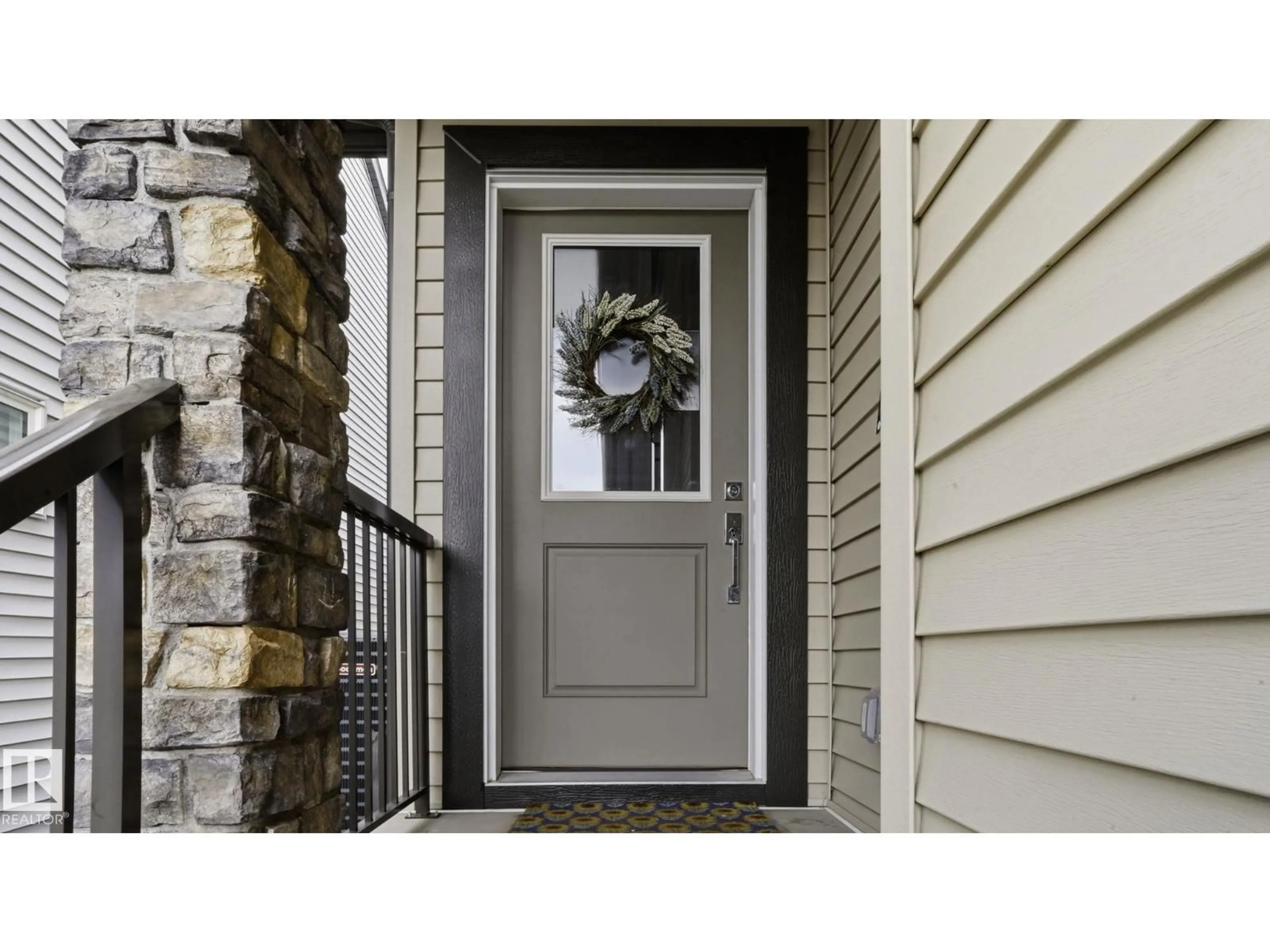 Indoor entryway for 7215 CHIVERS PL, Edmonton Alberta T6W4L4