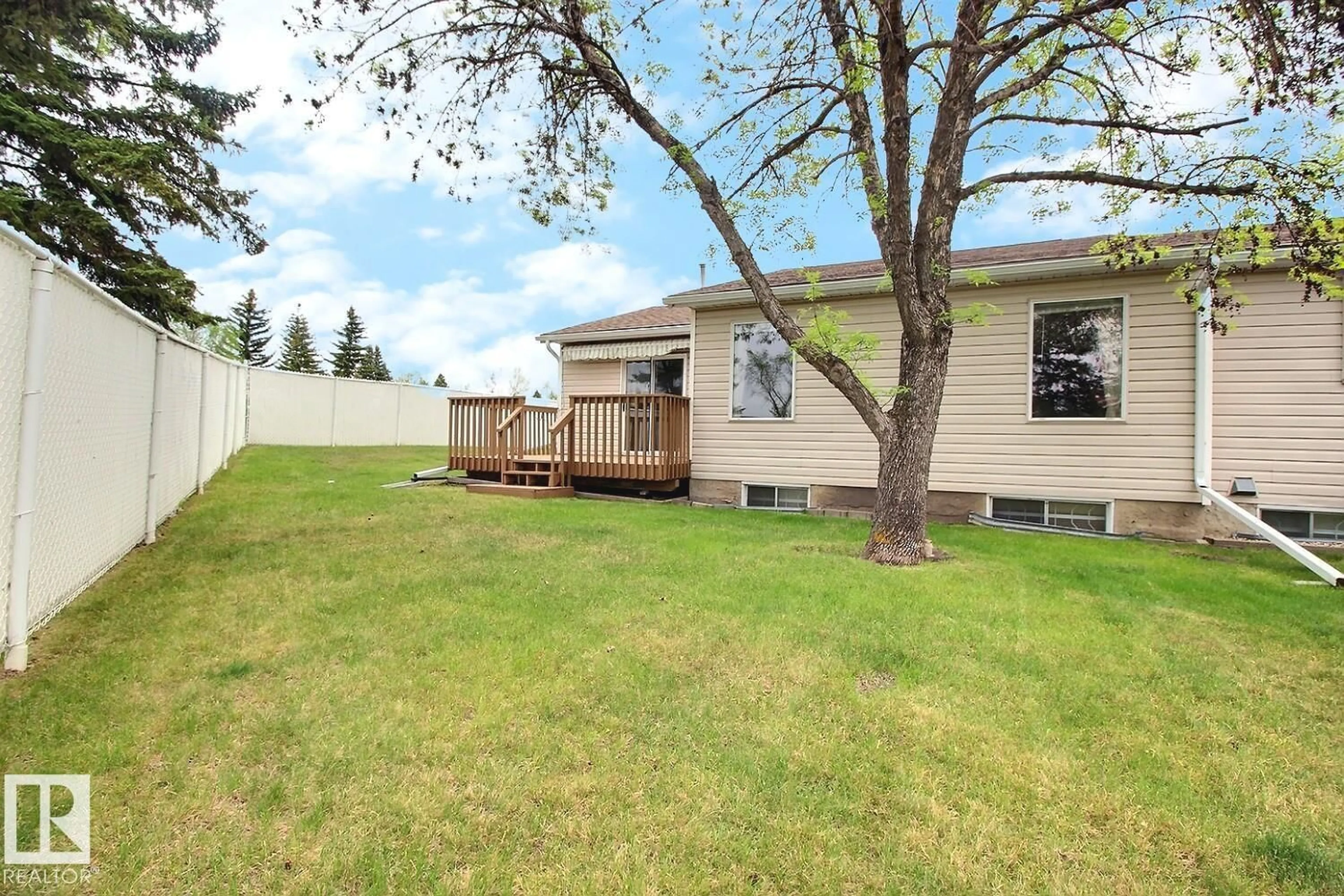 Patio, unknown for 8146 27 AV, Edmonton Alberta T6K4C9