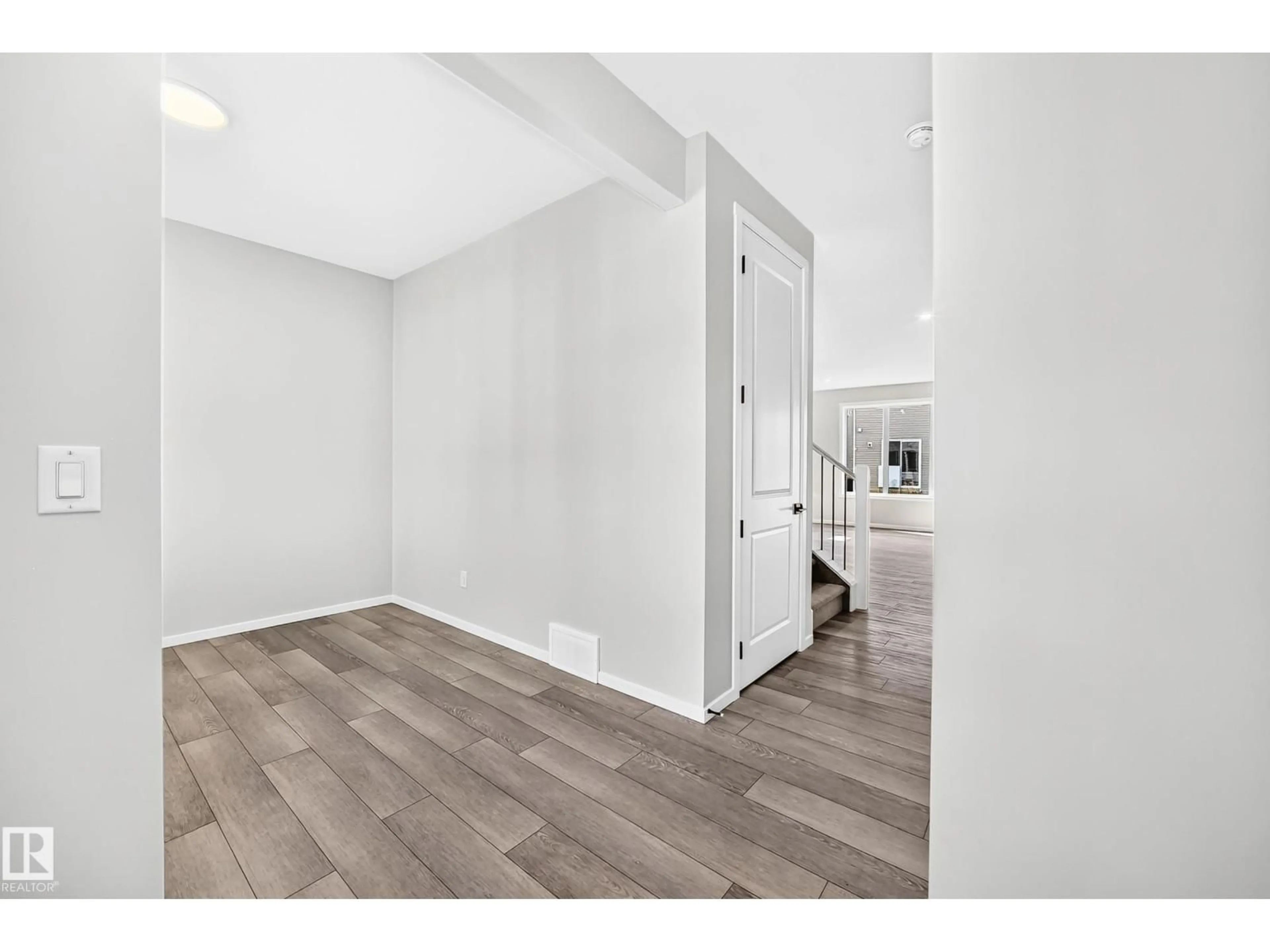 Indoor entryway for NW - 1516 205 ST, Edmonton Alberta T6M3E7