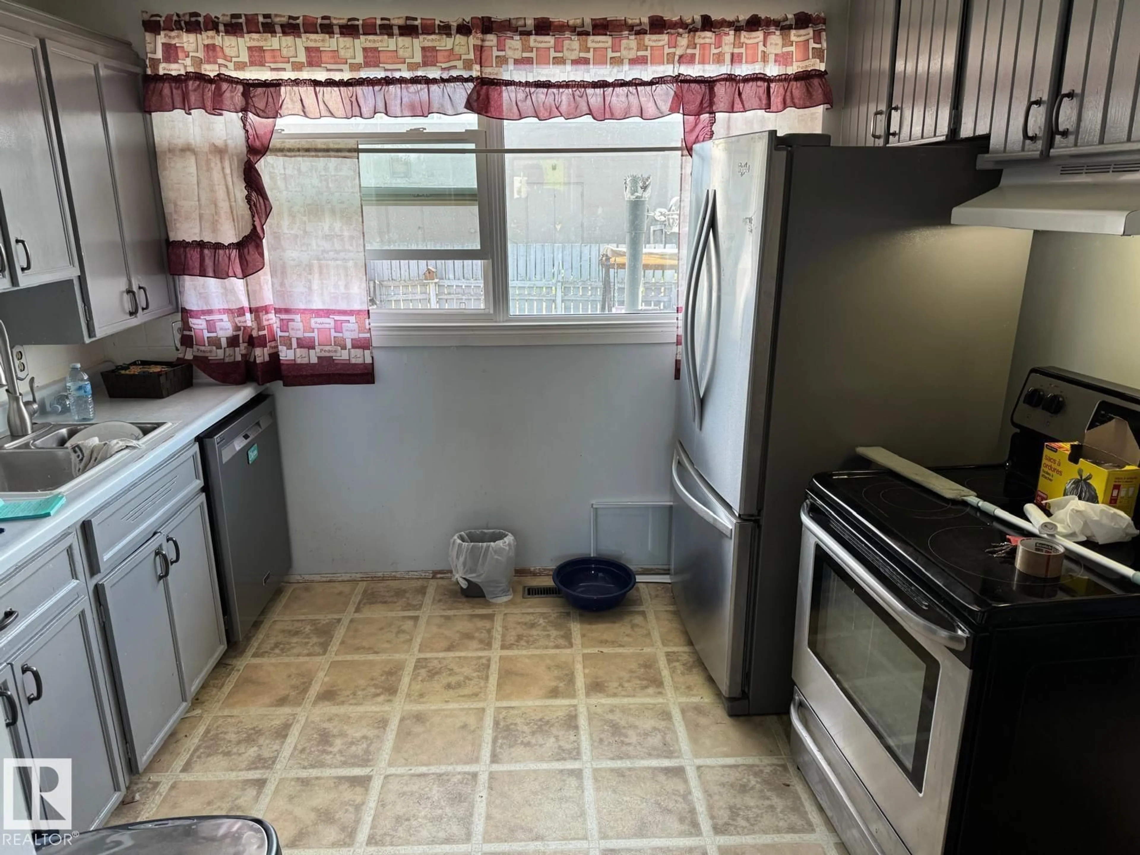 Standard kitchen, ceramic/tile floor for 4907 51 AV, Evansburg Alberta T0E0T0