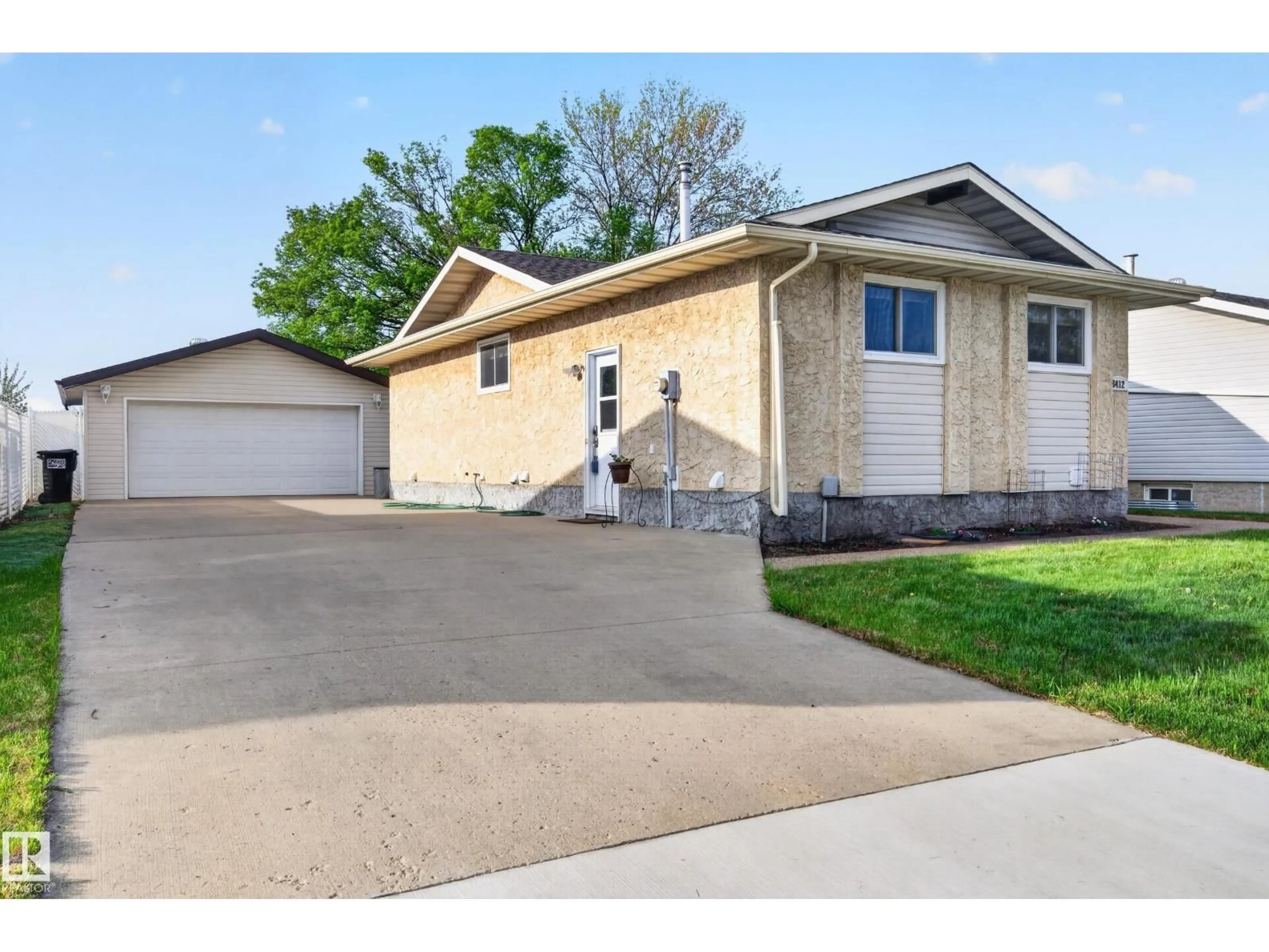 Home with vinyl exterior material, street for 3412 142 AV, Edmonton Alberta T5Y1H8