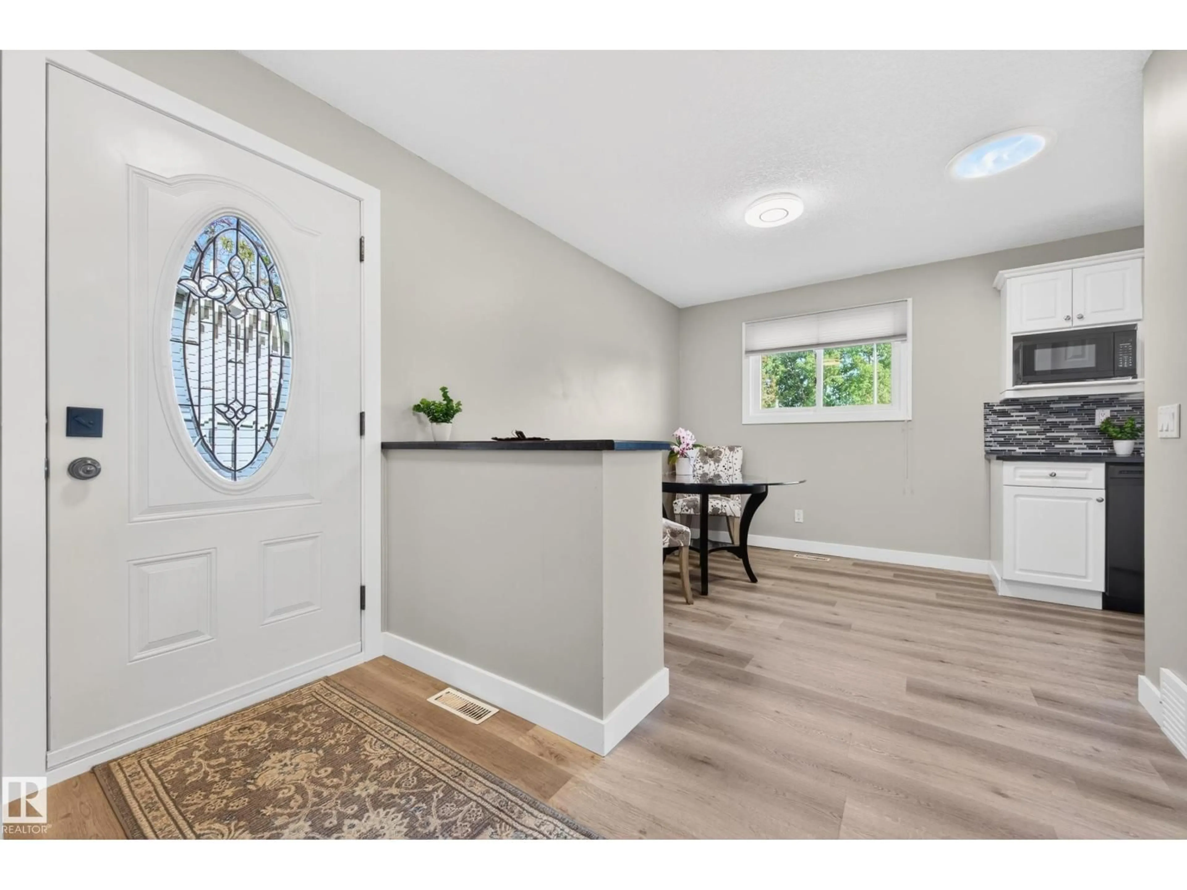 Indoor entryway for 3412 142 AV, Edmonton Alberta T5Y1H8