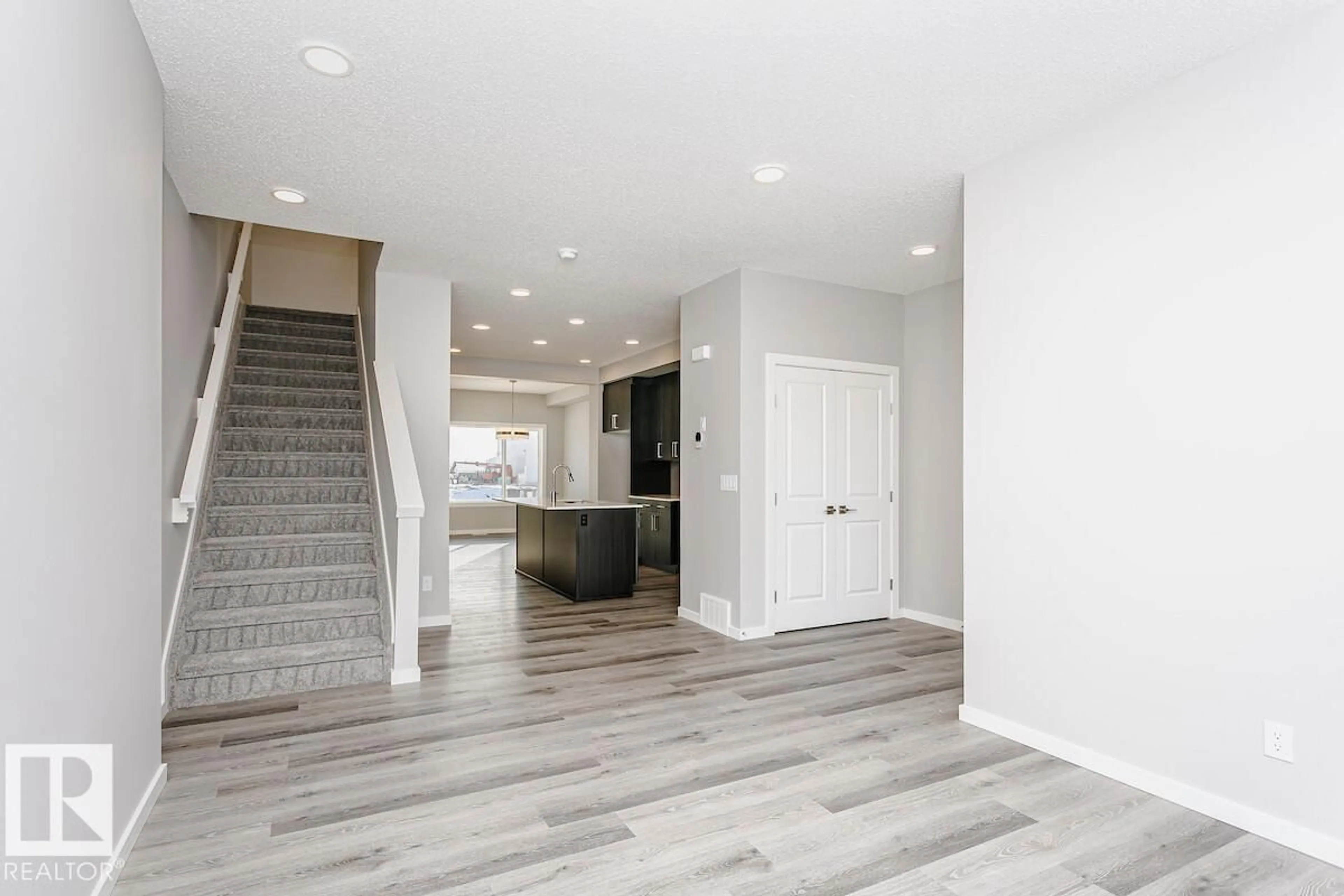 Indoor entryway for 344 HAWTHORN WY, Leduc Alberta T4X0L1