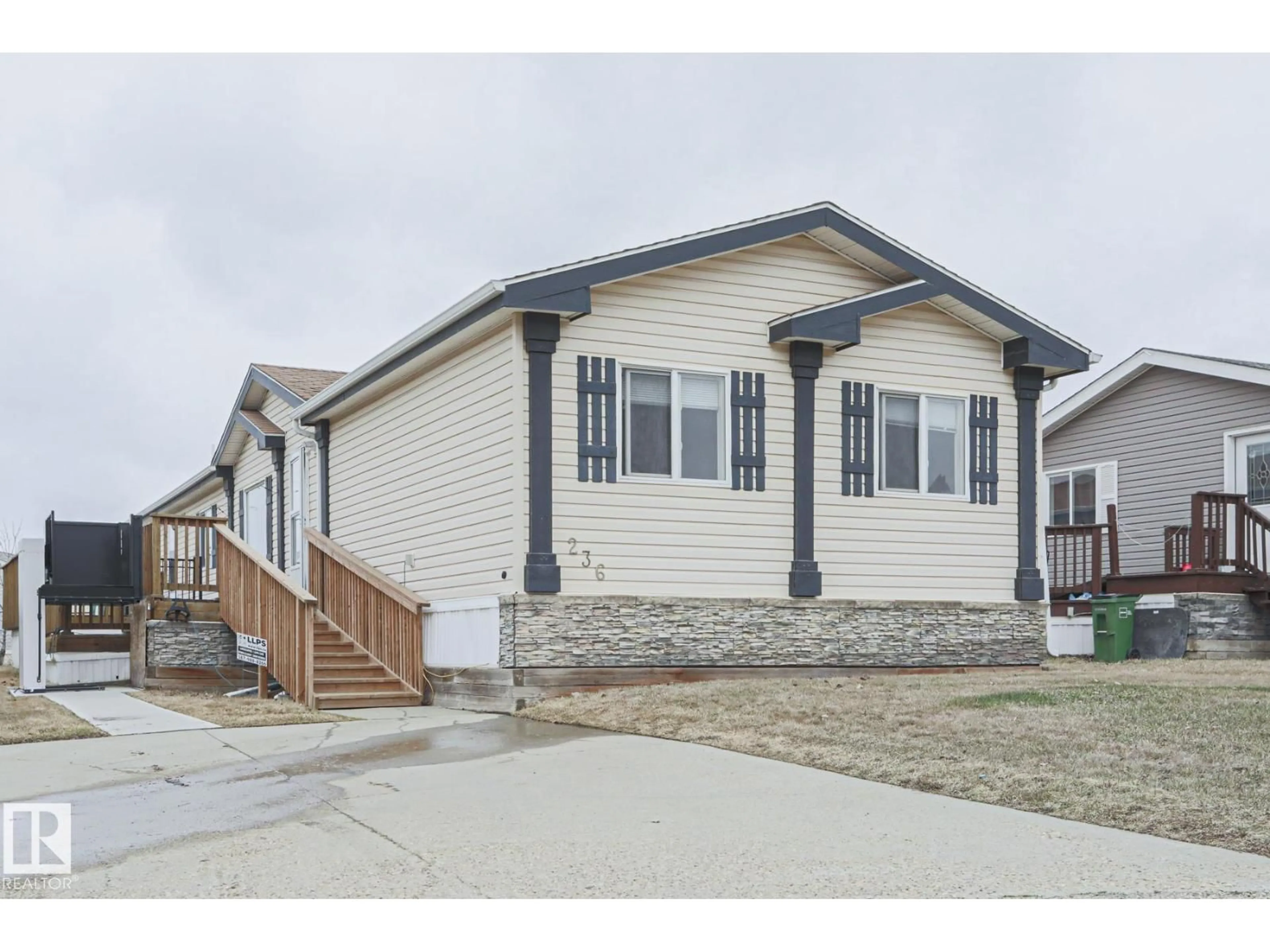 Home with vinyl exterior material, street for 236 OAKWOOD DR, Edmonton Alberta T8P0A4