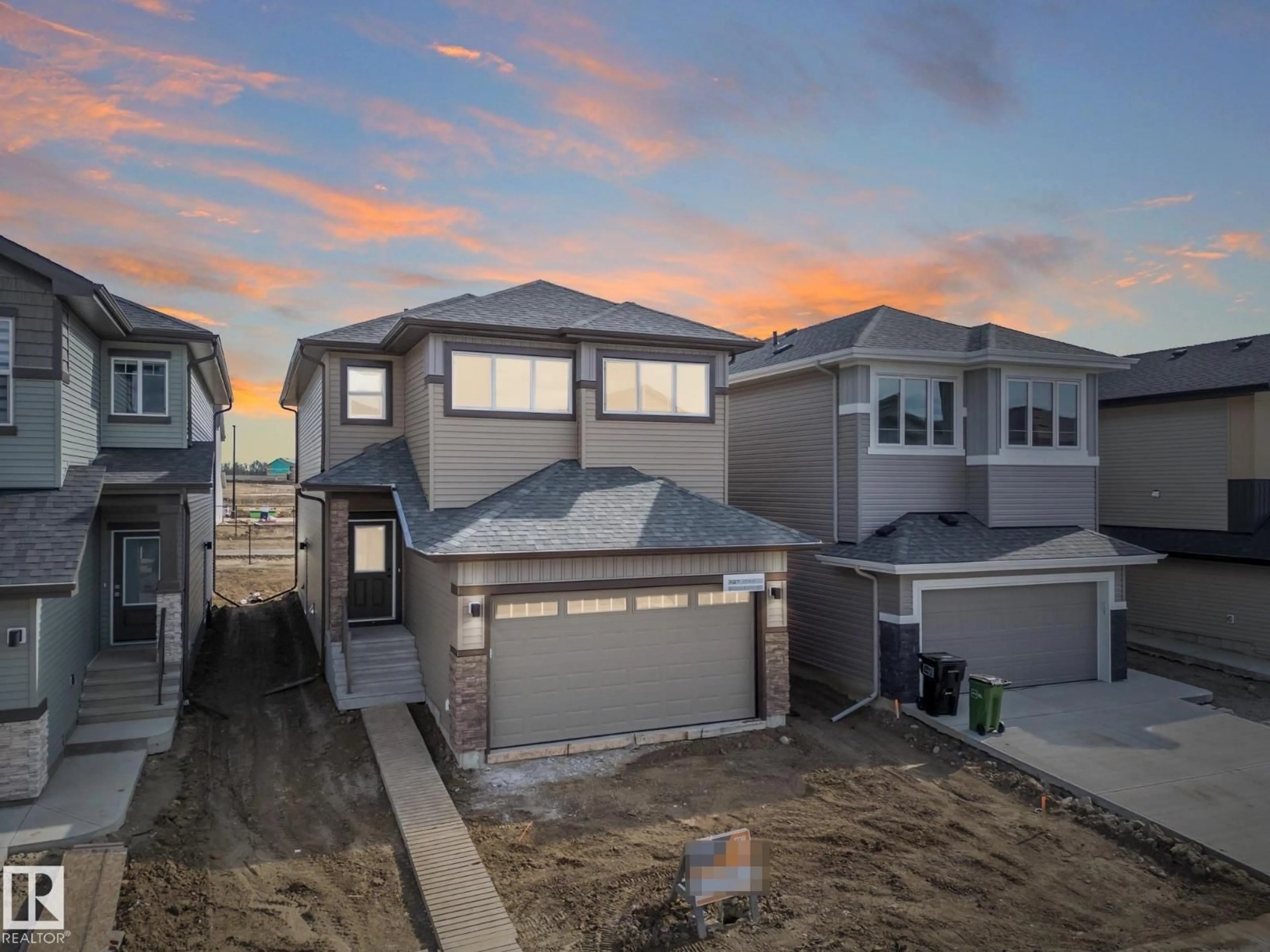 A pic from outside/outdoor area/front of a property/back of a property/a pic from drone, street for 927 18 AV, Edmonton Alberta T6T2X3