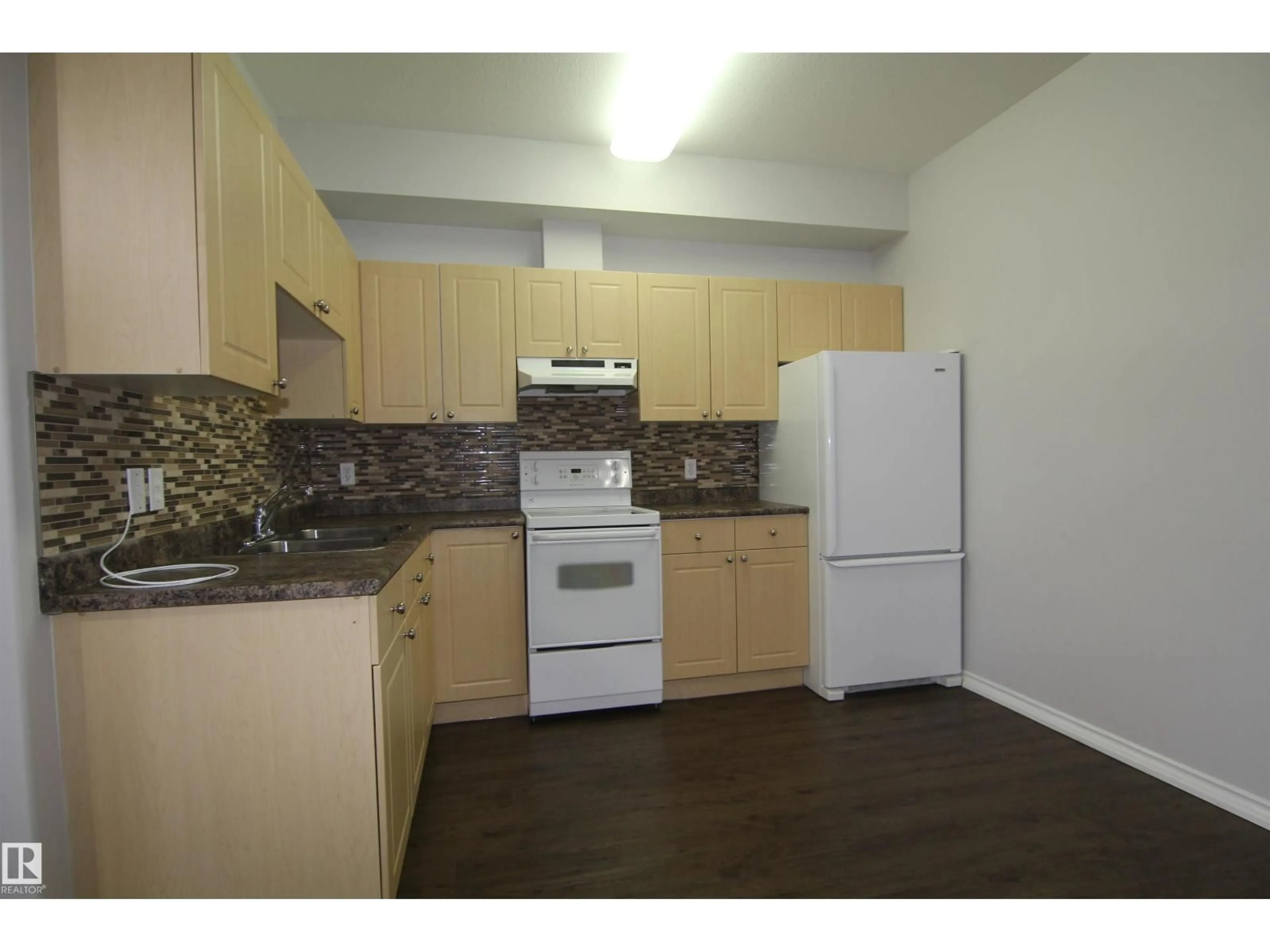 Standard kitchen, unknown for 127 8802 SOUTHFORT, Fort Saskatchewan Alberta T8L4R6