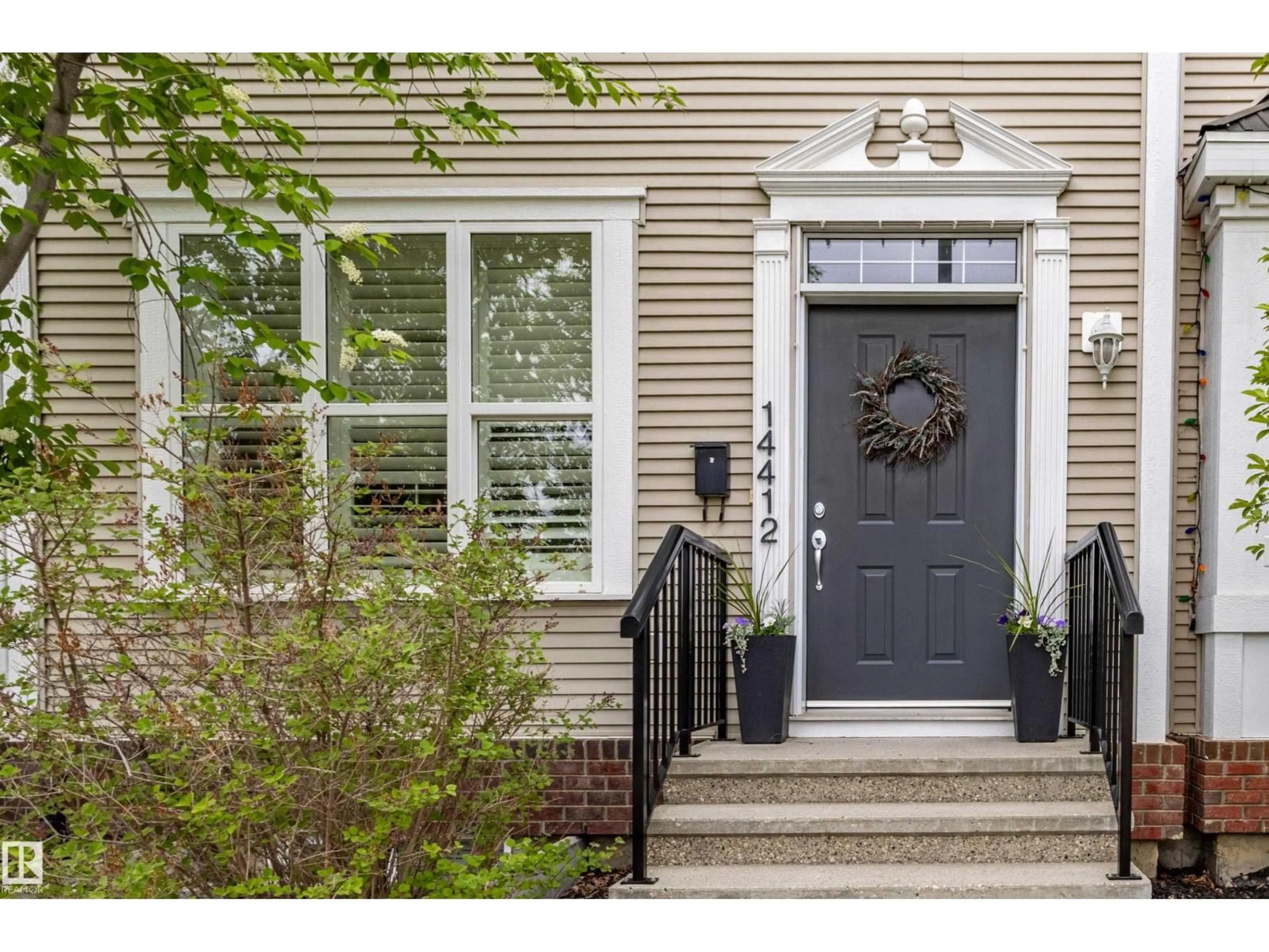 Indoor entryway for 14412 98 ST, Edmonton Alberta T5E6M9