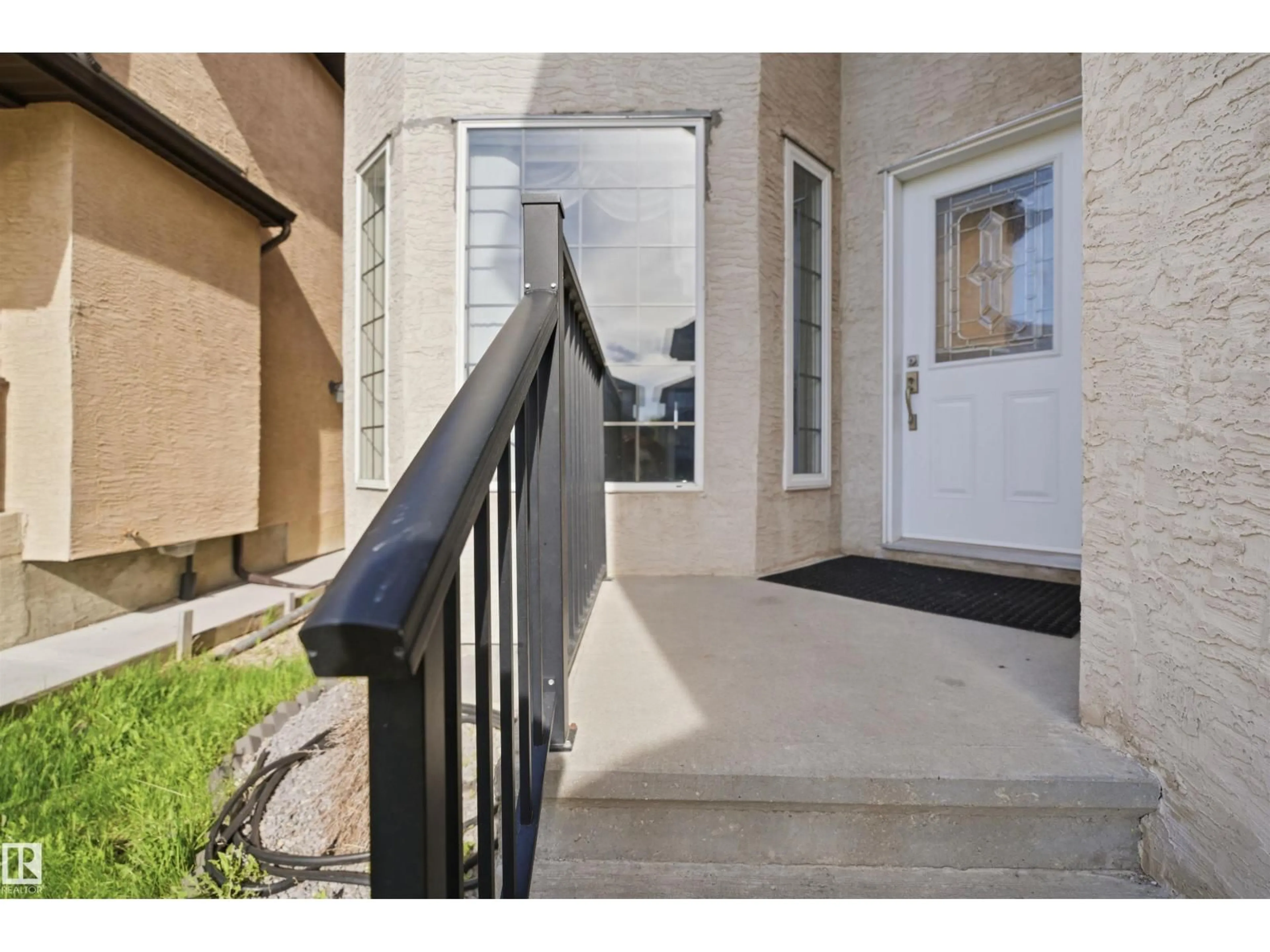 Indoor entryway for 16807 54 ST, Edmonton Alberta T5Y0R4