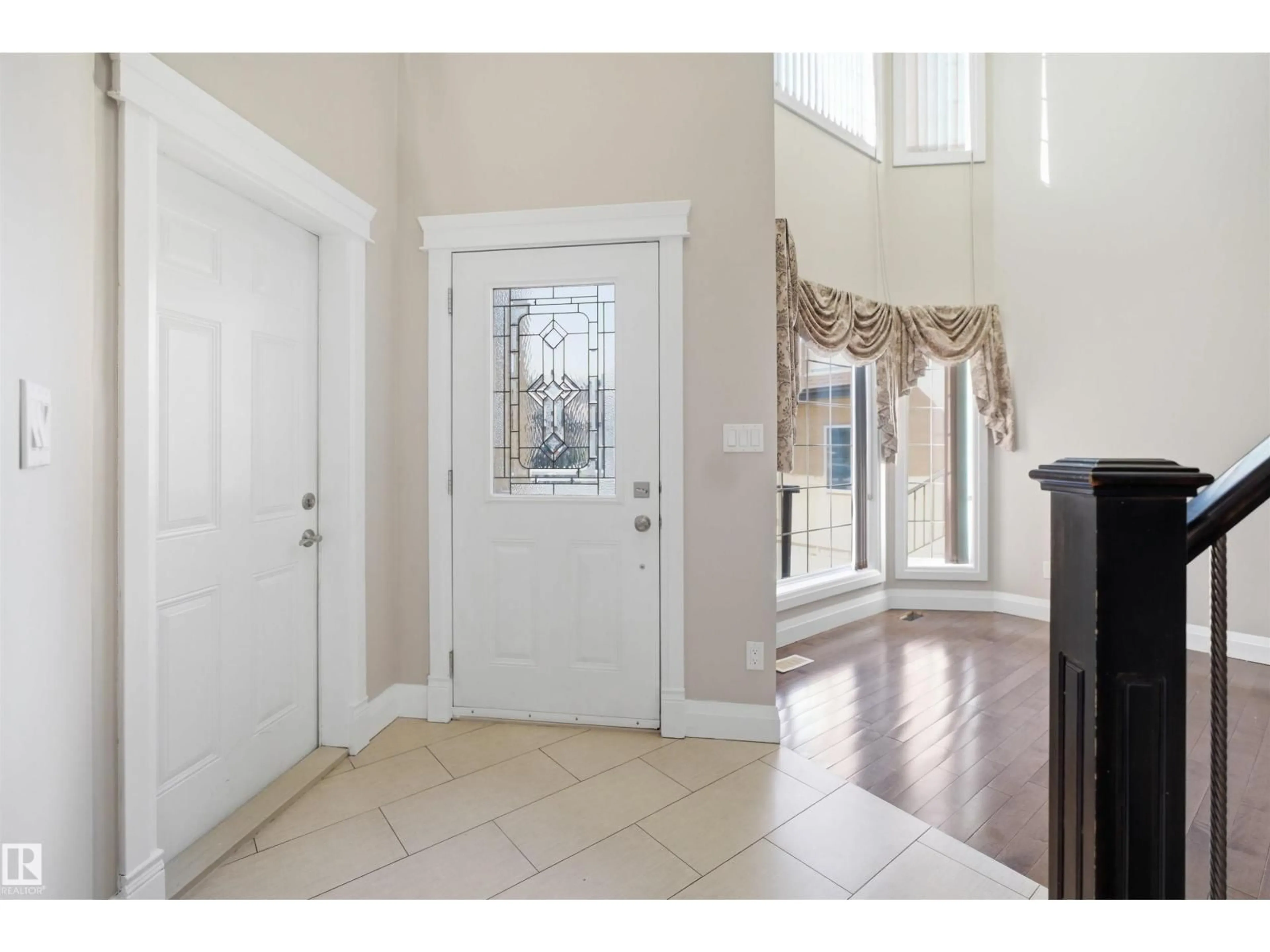 Indoor entryway for 16807 54 ST, Edmonton Alberta T5Y0R4