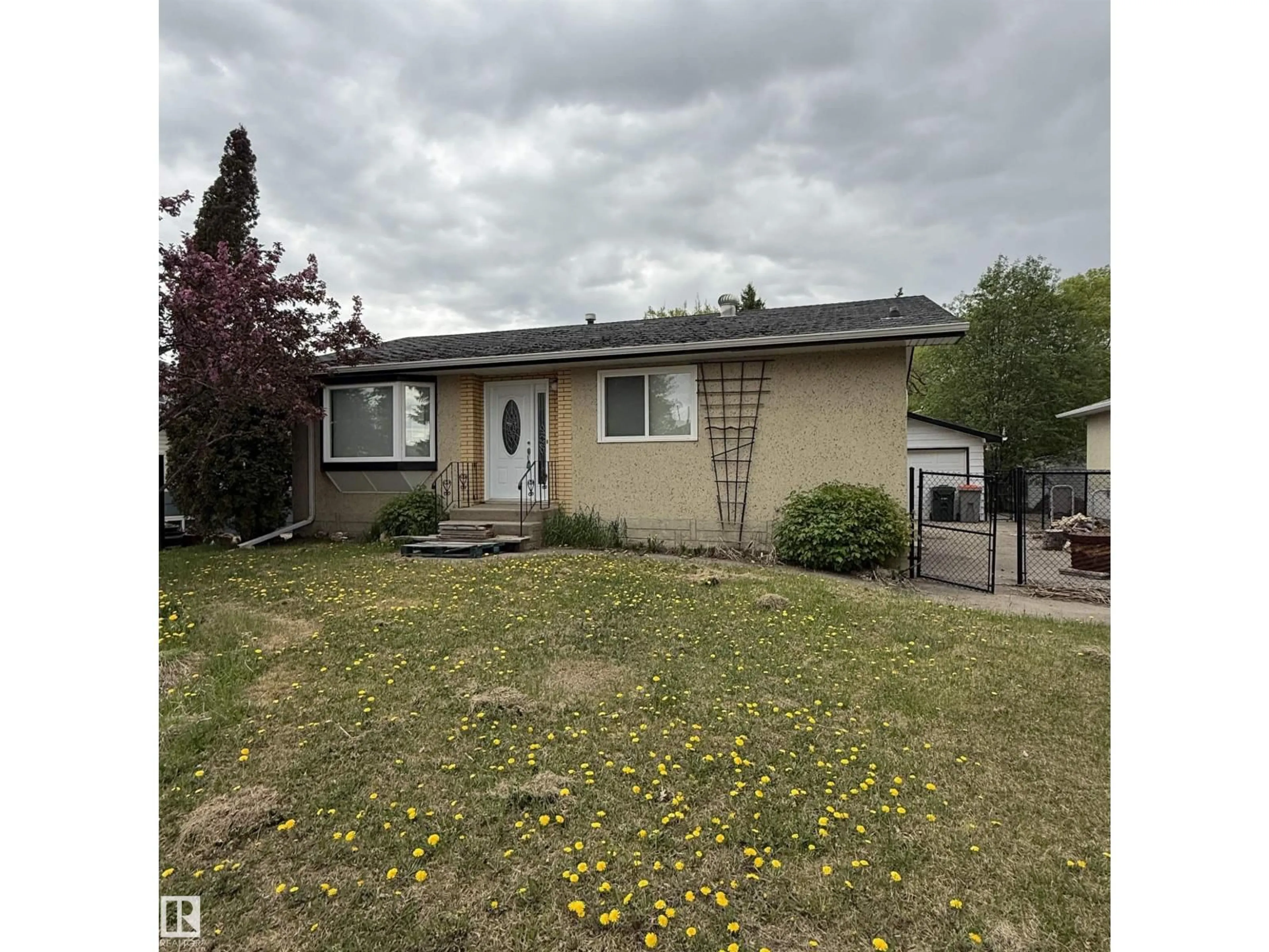 Home with vinyl exterior material, street for 5307 48 ST, Stony Plain Alberta T7Z1E4