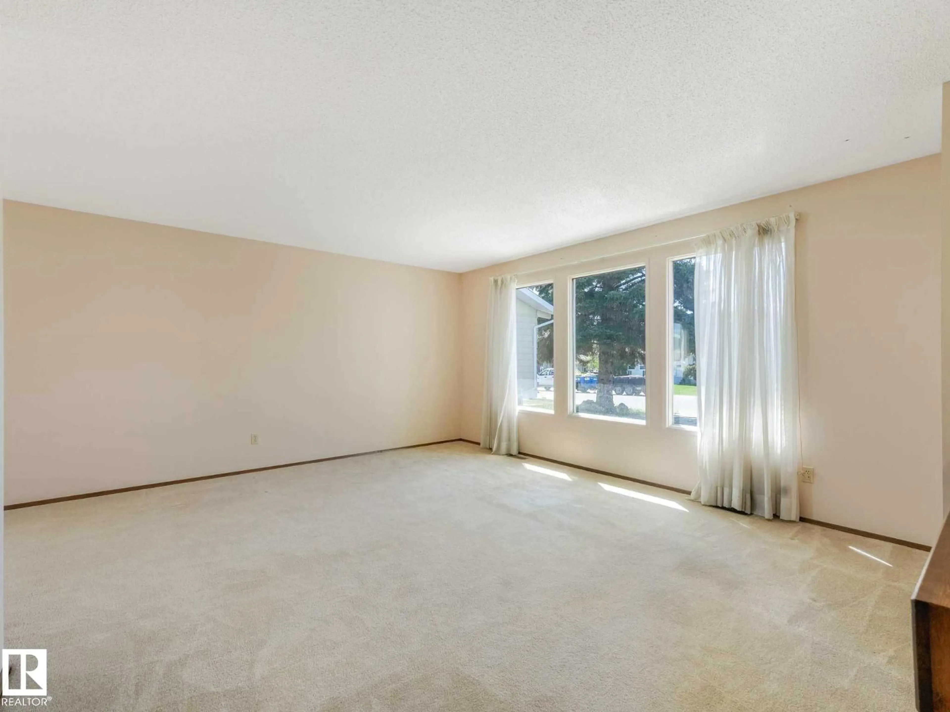 A pic of a room for 18514 86A AV, Edmonton Alberta T5T1J6