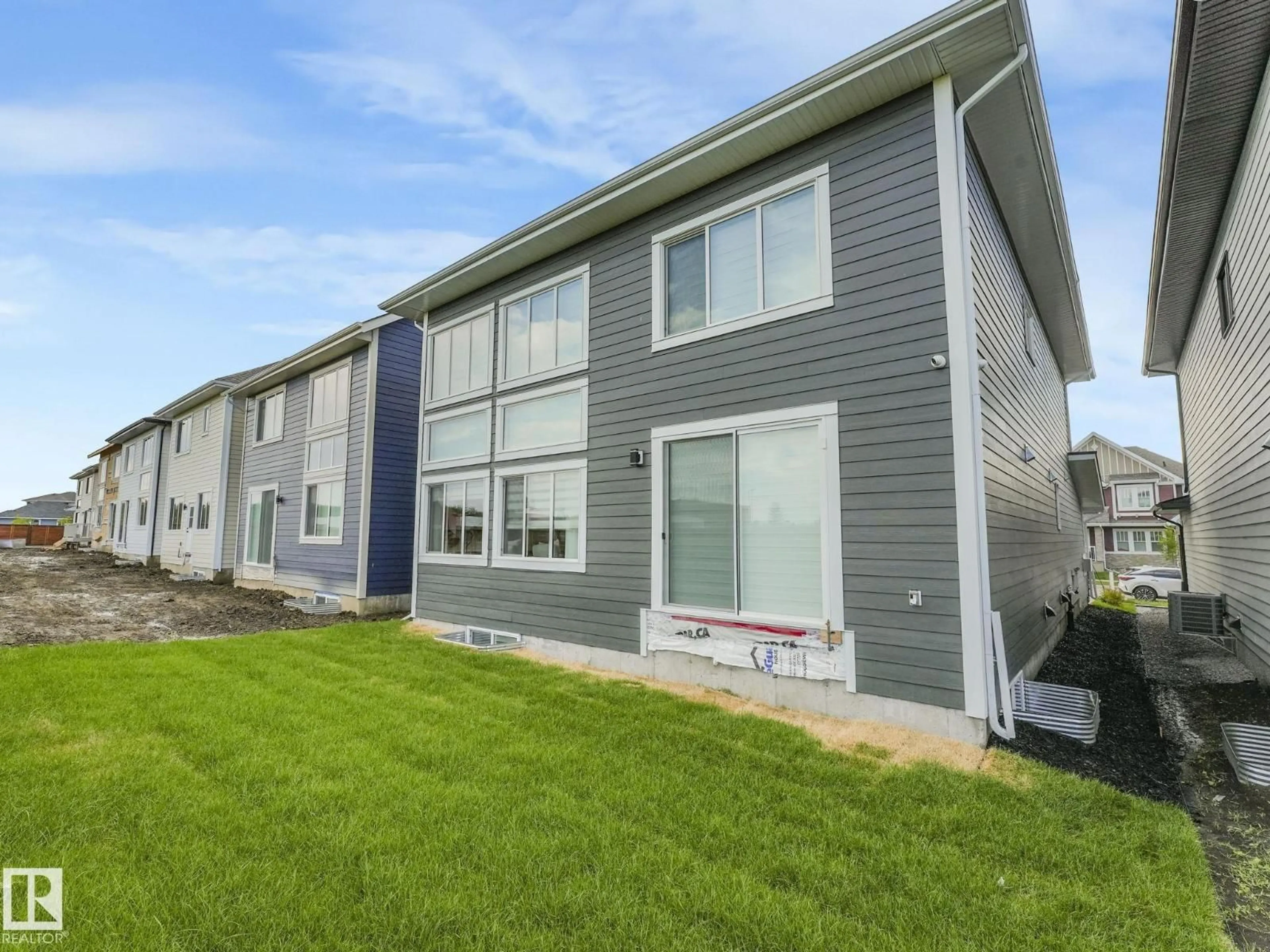 Home with vinyl exterior material, building for 33 BIRKSHIRE CRESCENT, Sherwood Park Alberta T8B0C7
