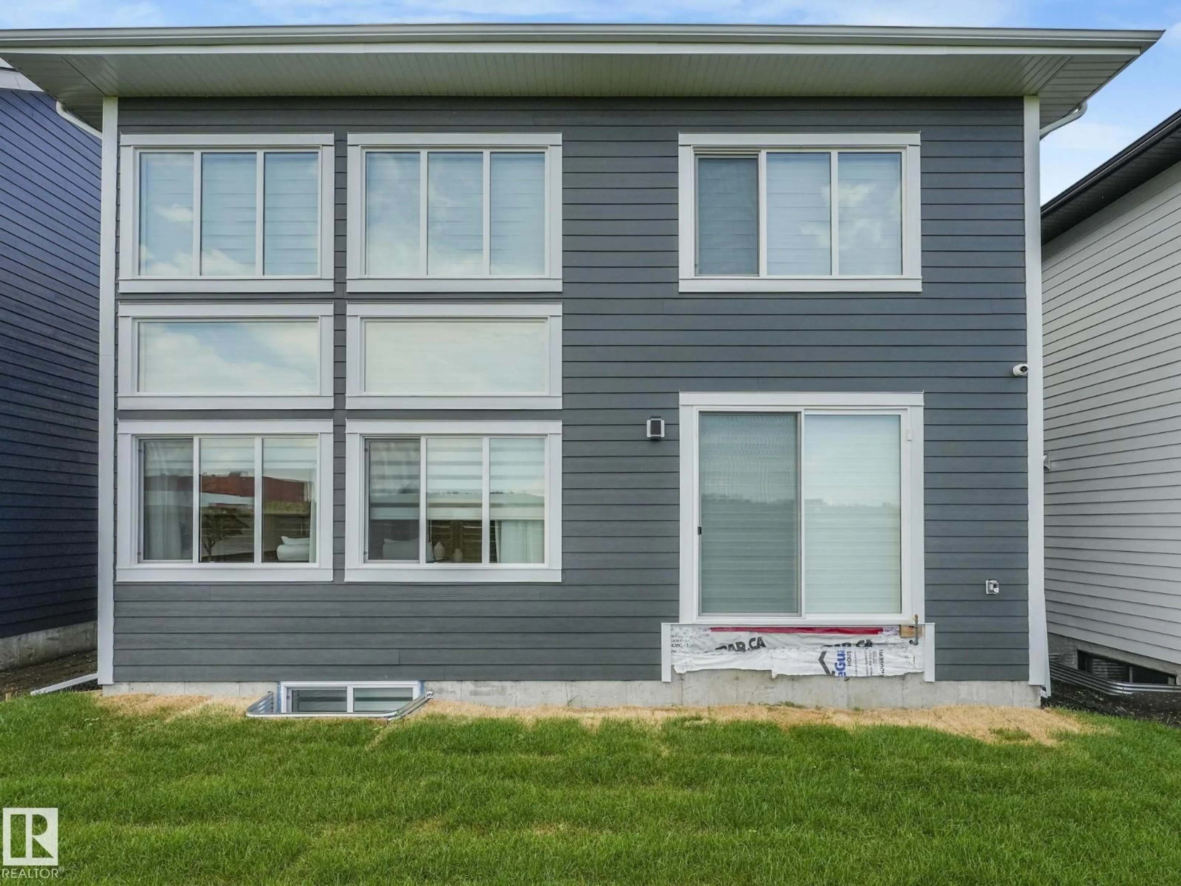 Home with vinyl exterior material, building for 33 BIRKSHIRE CRESCENT, Sherwood Park Alberta T8B0C7