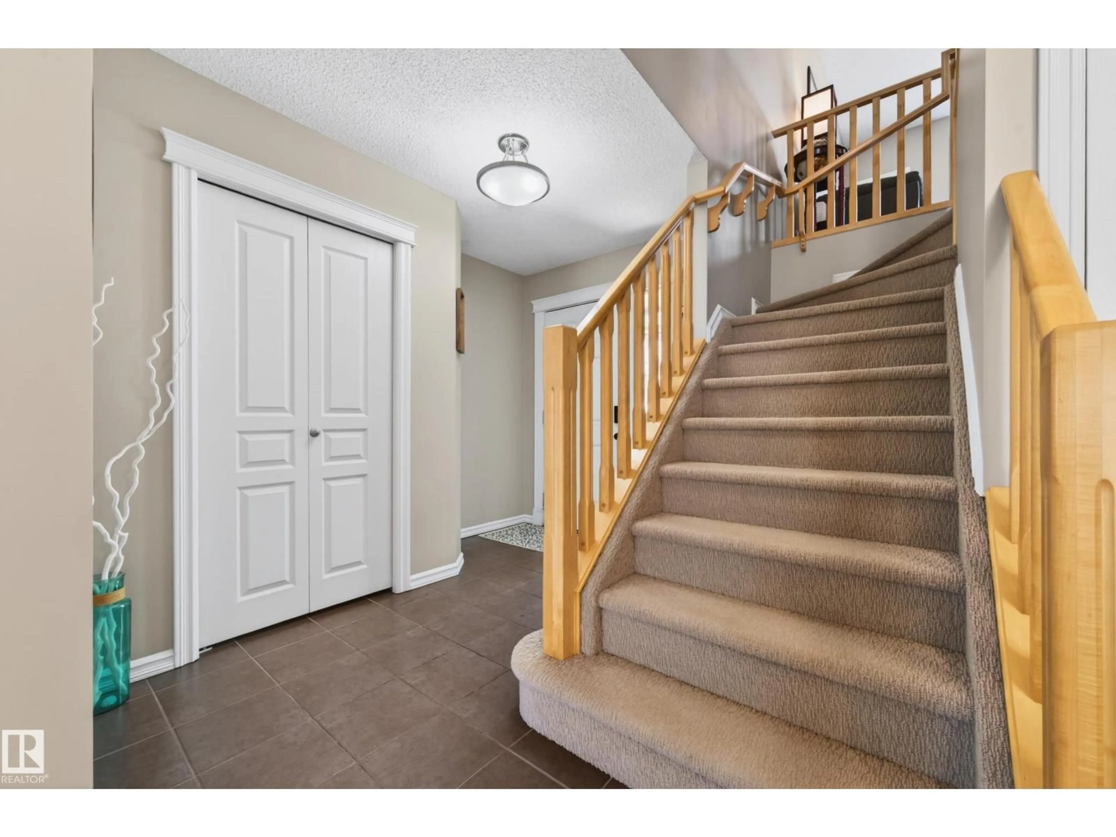 Indoor entryway for 9 SNOWBIRD CR, Leduc Alberta T9E0H5