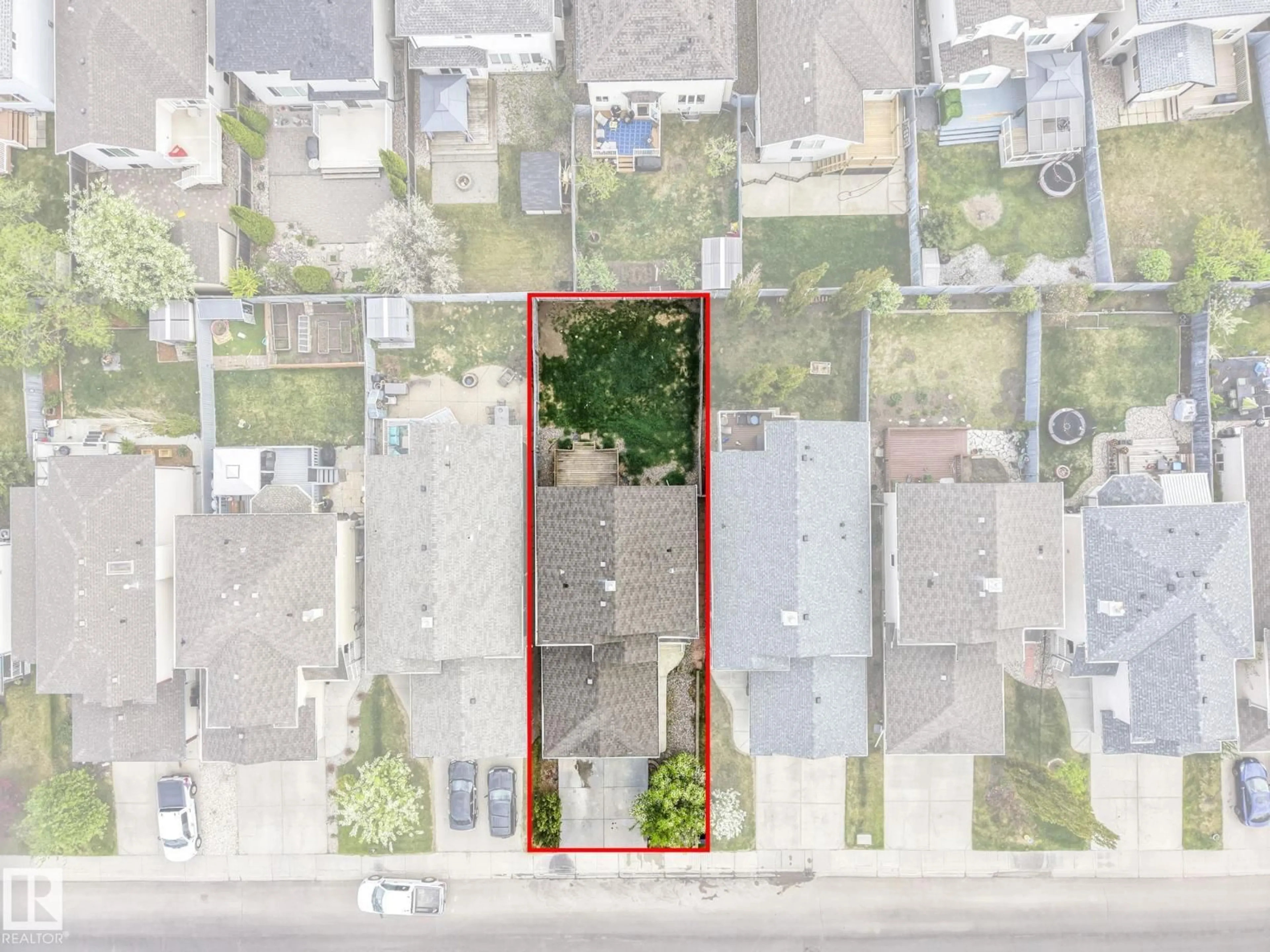A pic from outside/outdoor area/front of a property/back of a property/a pic from drone, street for 173 CASTLE DR, Edmonton Alberta T5X6G4