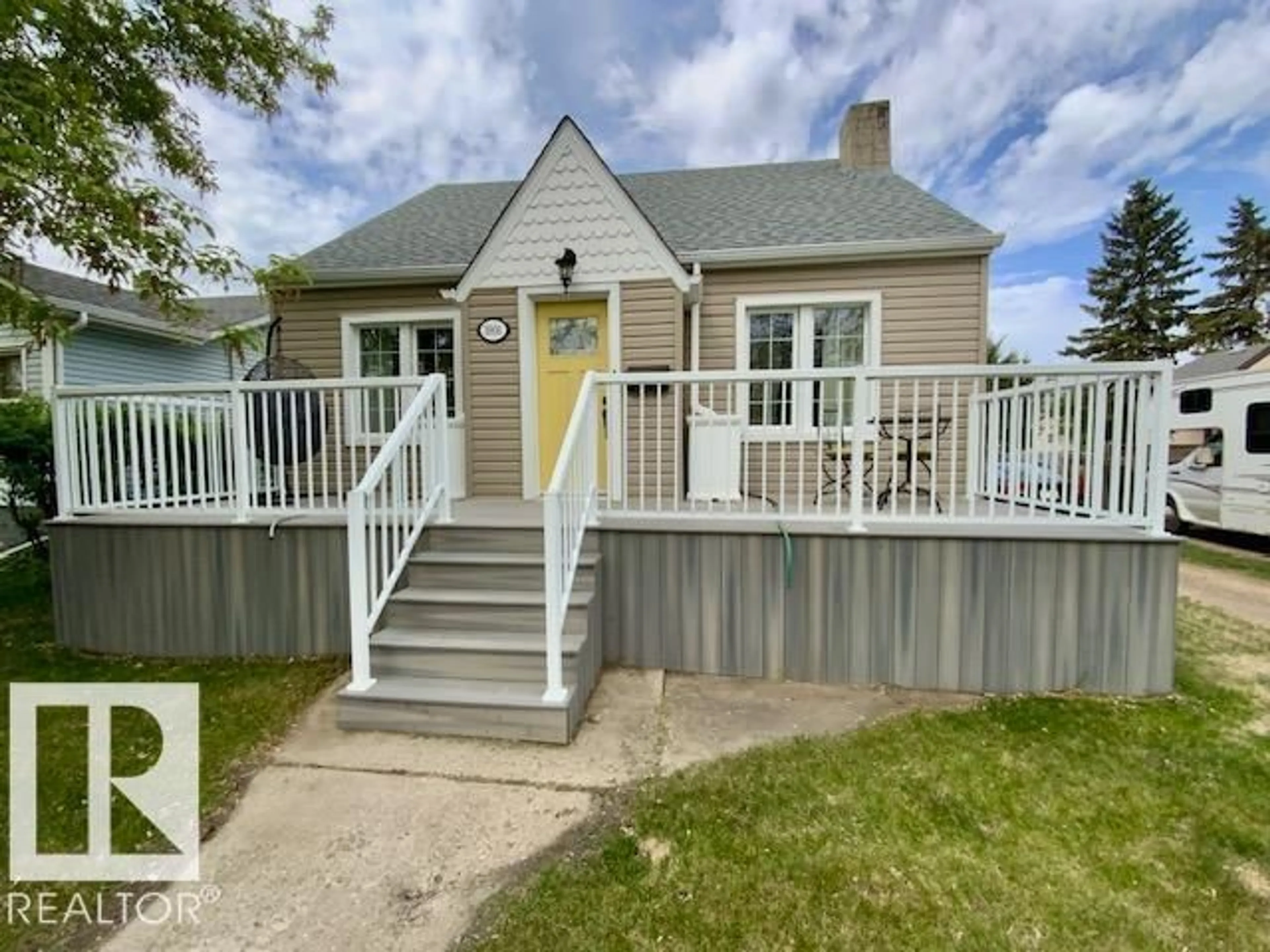 Home with vinyl exterior material, unknown for 3906 53A ST, Wetaskiwin Alberta T9A1P4