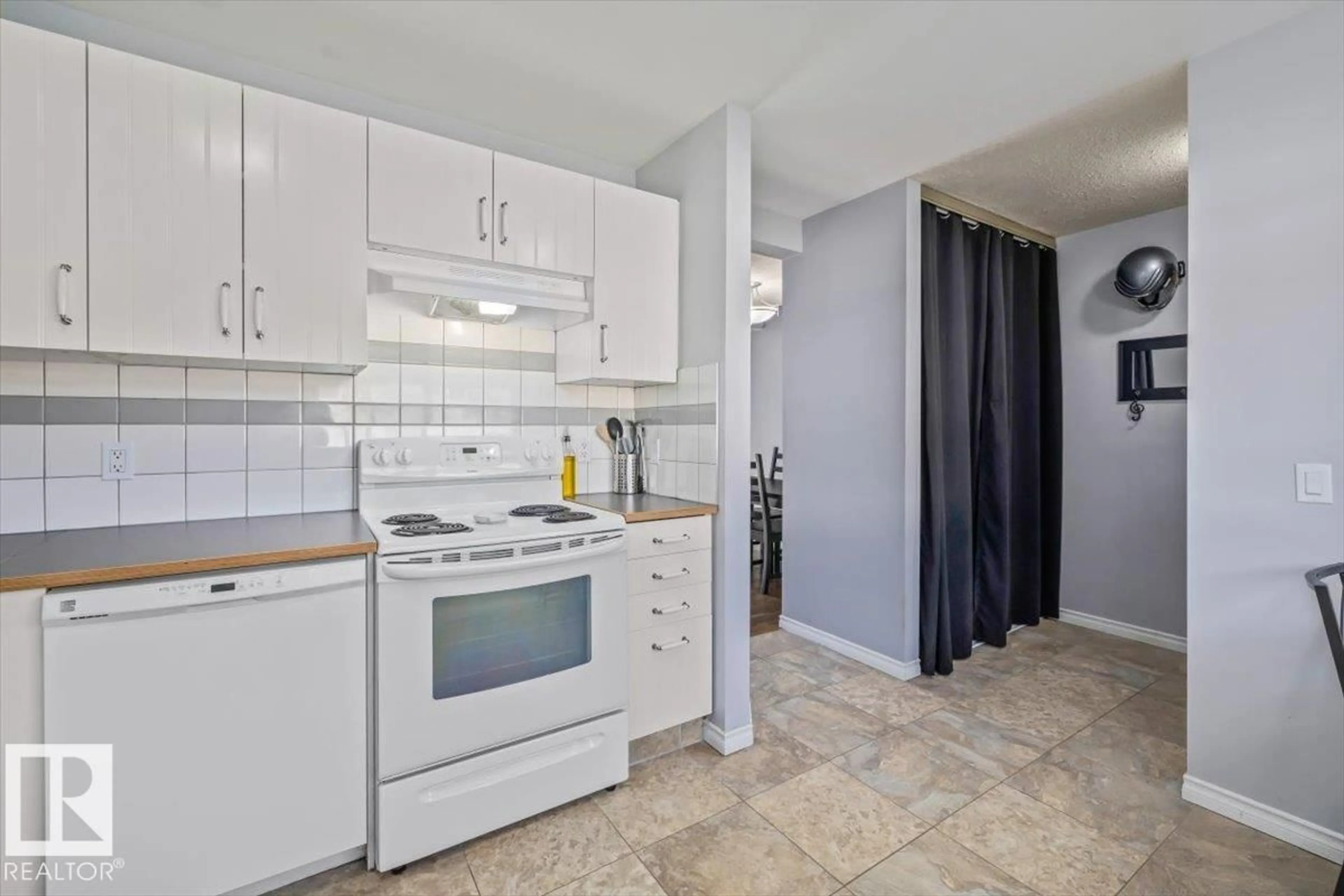 Standard kitchen, unknown for 260 WOODBRIDGE WY, Sherwood Park Alberta T8A3Y3