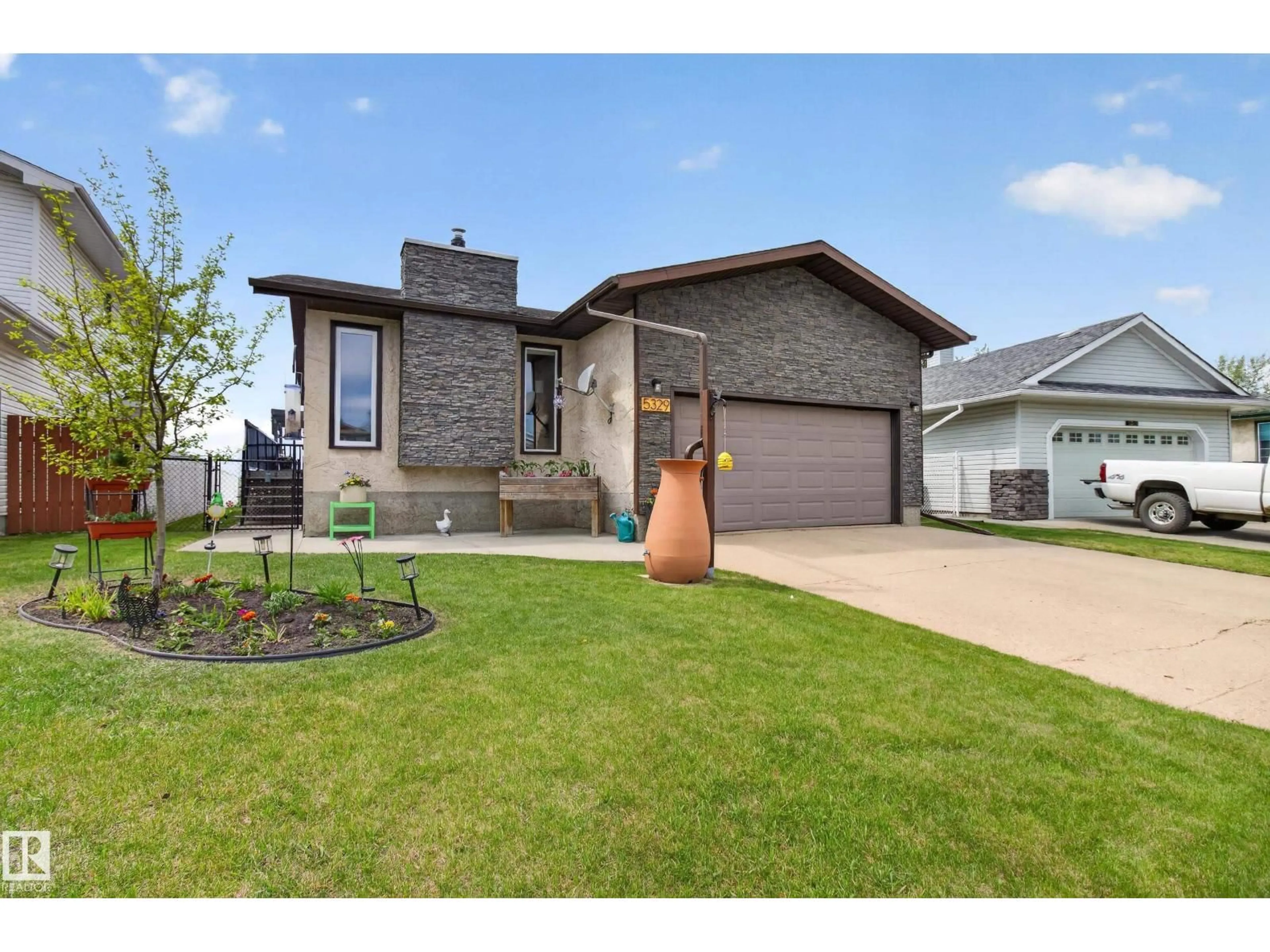 Home with brick exterior material, street for 5329 65 ST, Redwater Alberta T0A2W0