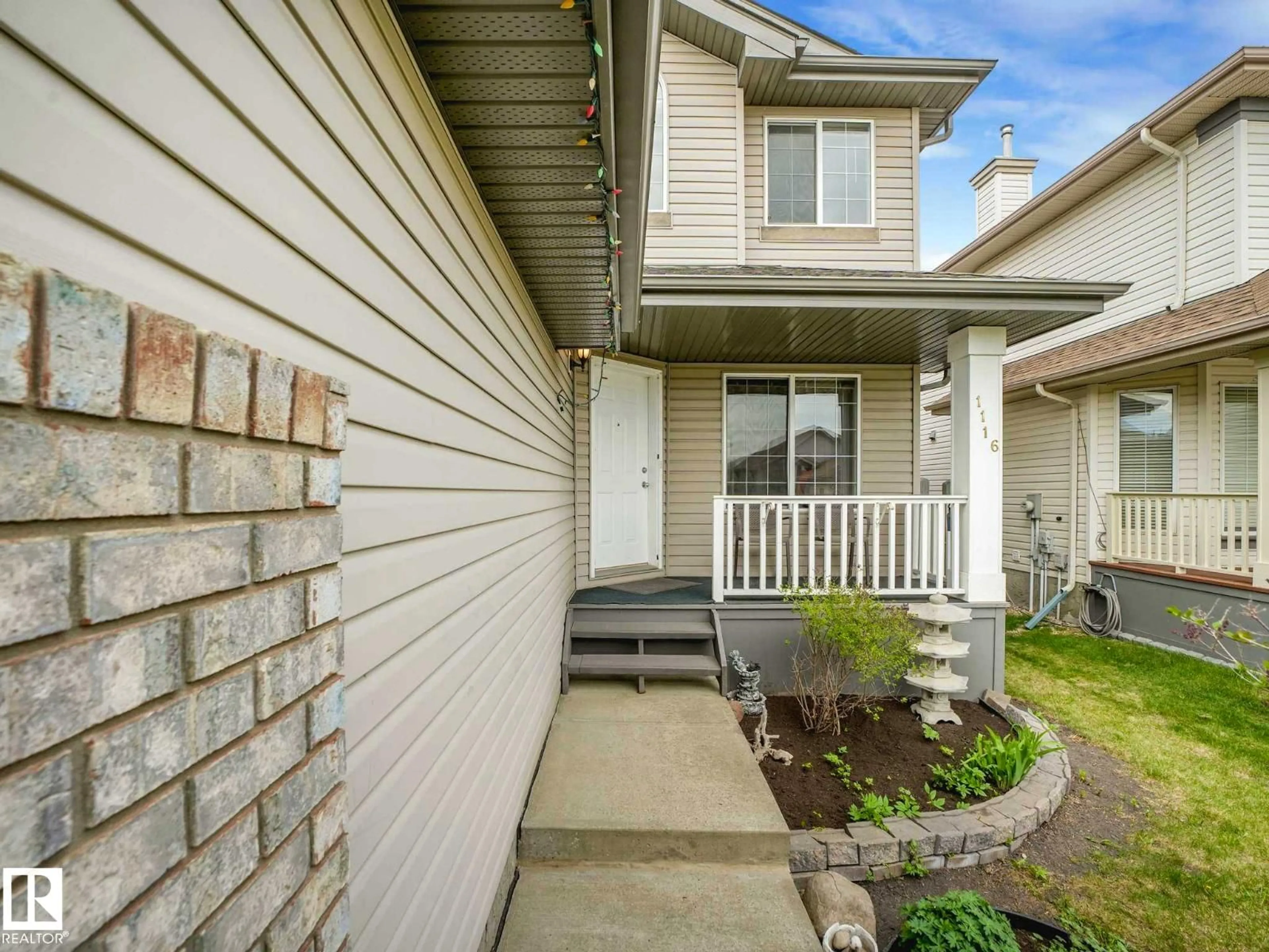 Home with vinyl exterior material, street for NW - 1116 LINCOLN CR, Edmonton Alberta T6R3B2
