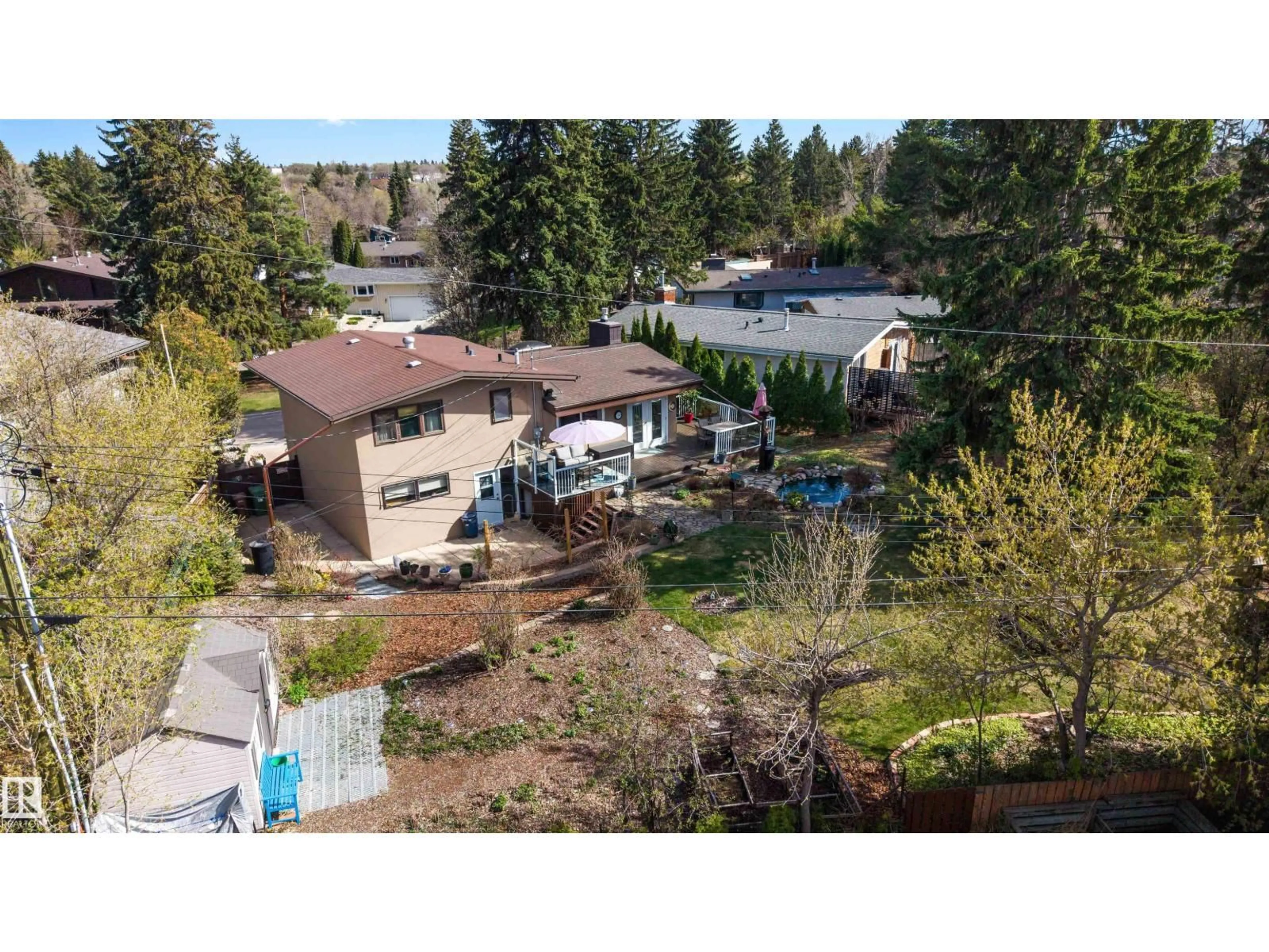 A pic from outside/outdoor area/front of a property/back of a property/a pic from drone, unknown for 8 GARLAND PL, St. Albert Alberta T8N1A7