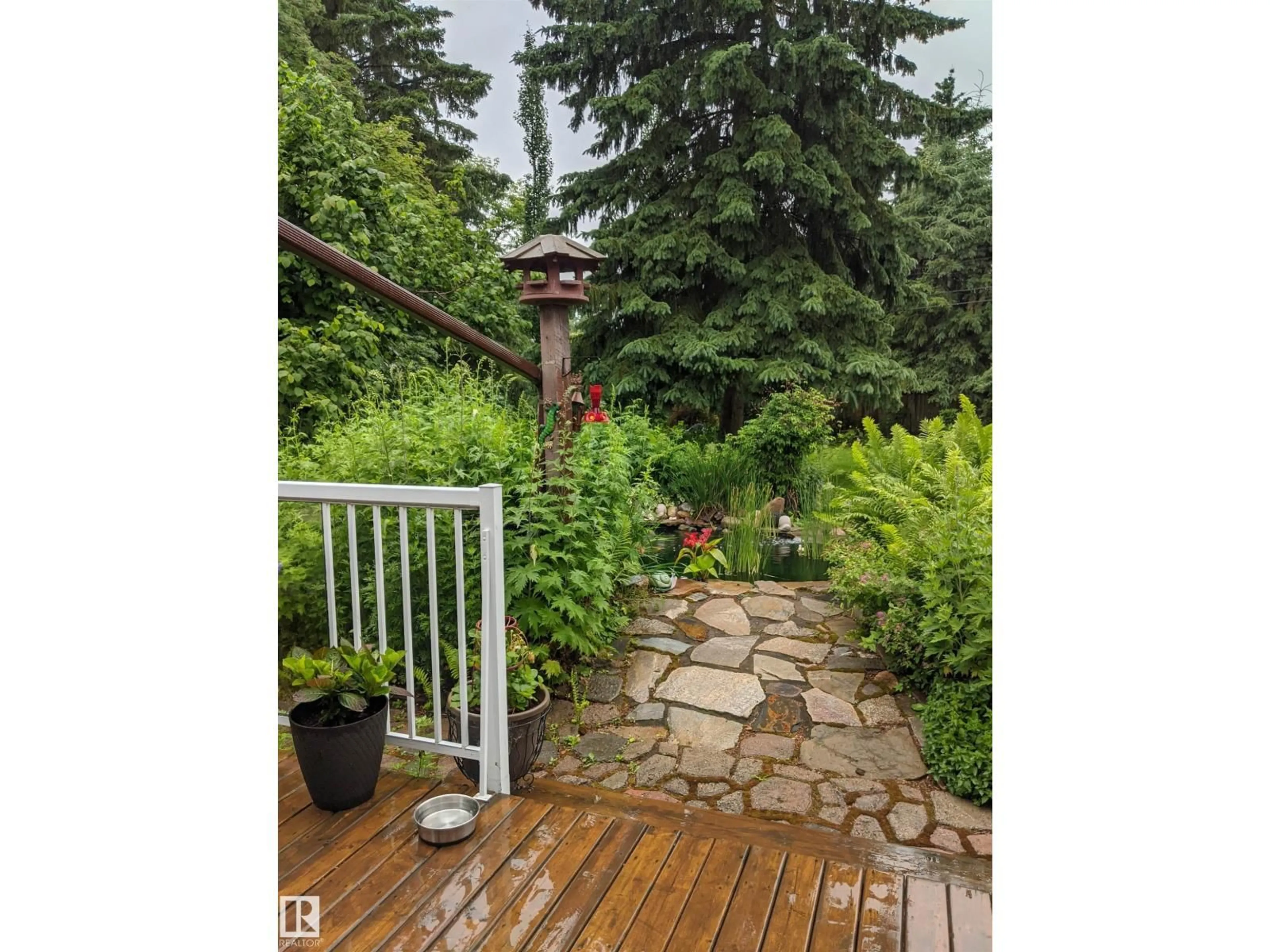 Patio, forest/trees view for 8 GARLAND PL, St. Albert Alberta T8N1A7