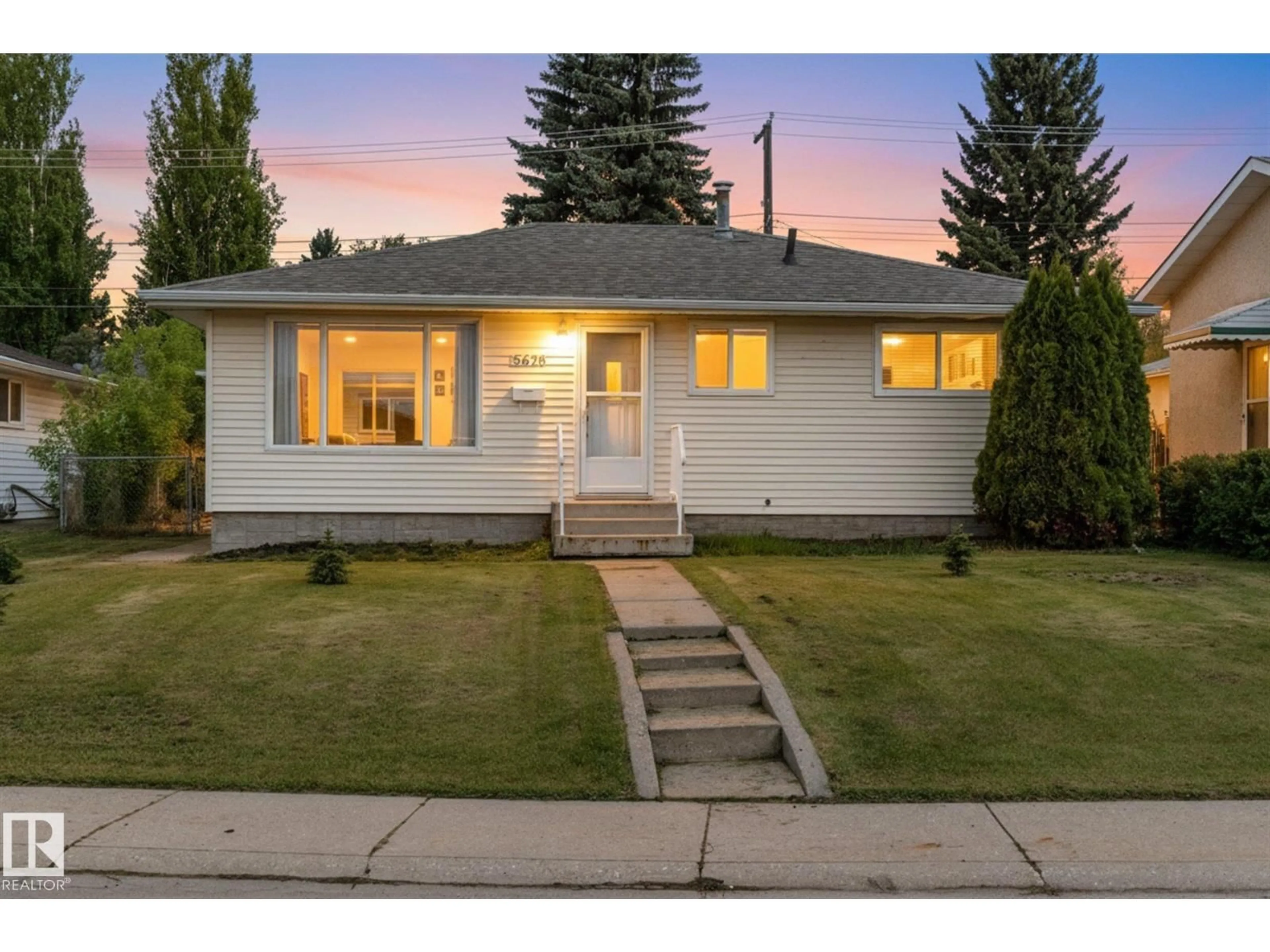 Home with vinyl exterior material, street for 5628 140A AV, Edmonton Alberta T5A1H3