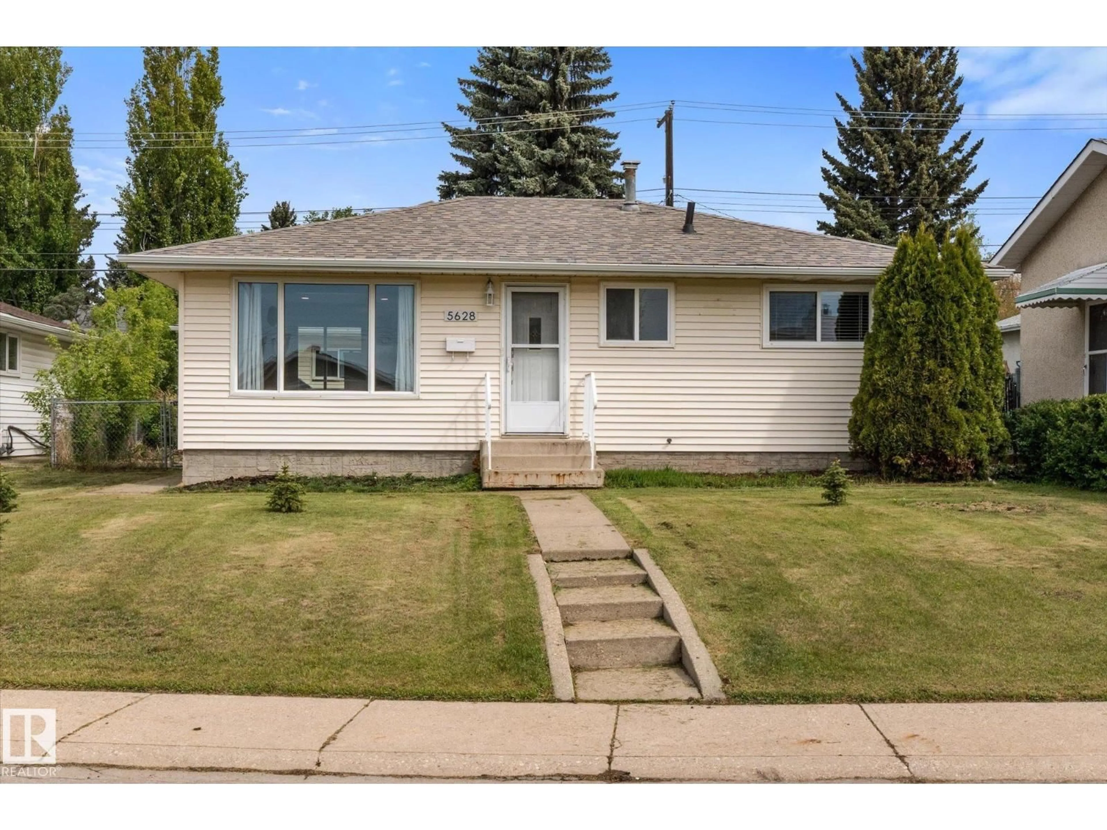 Home with vinyl exterior material, street for 5628 140A AV, Edmonton Alberta T5A1H3