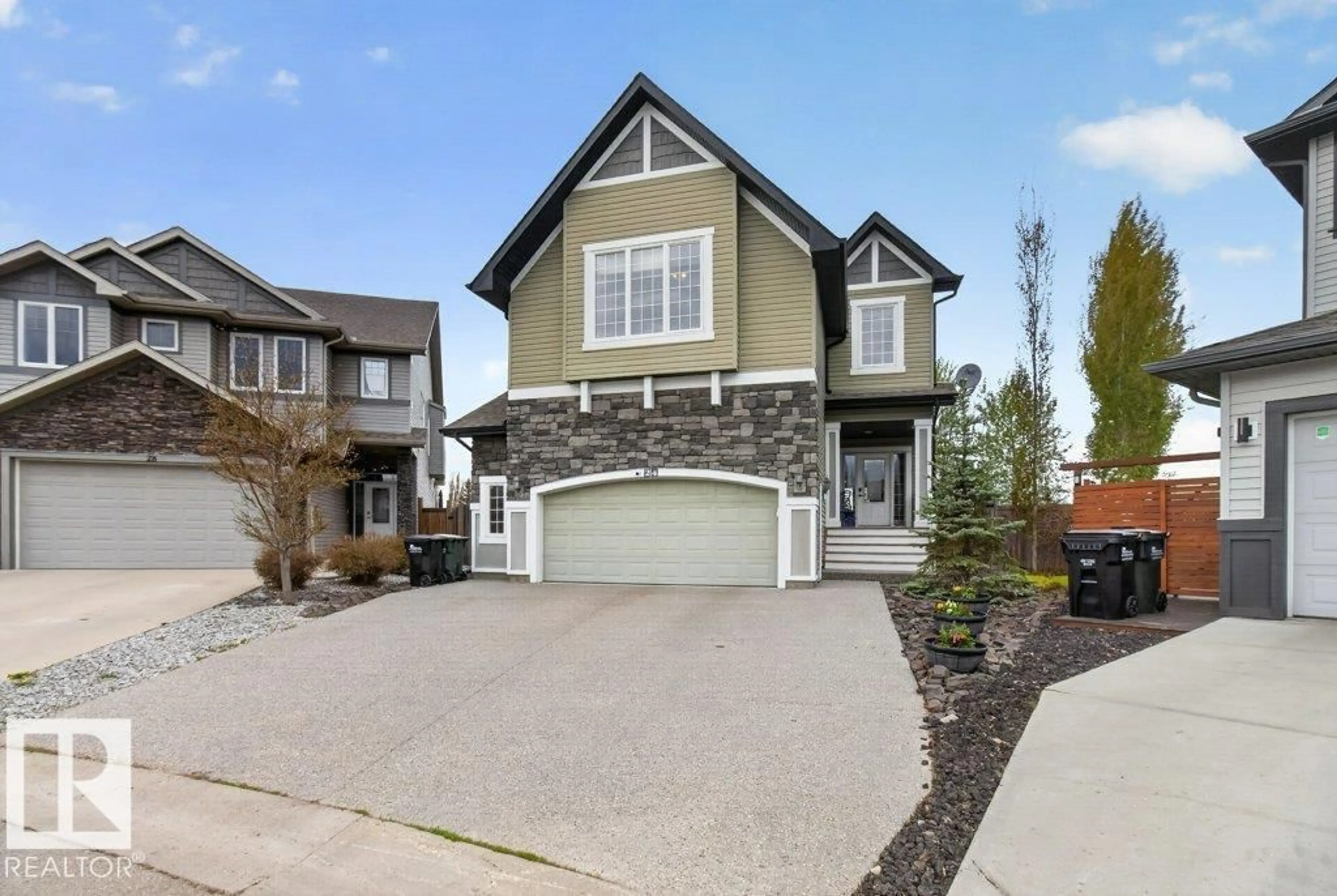 Home with vinyl exterior material, street for 24 SPRINGDALE, Sherwood Park Alberta T8H0S3