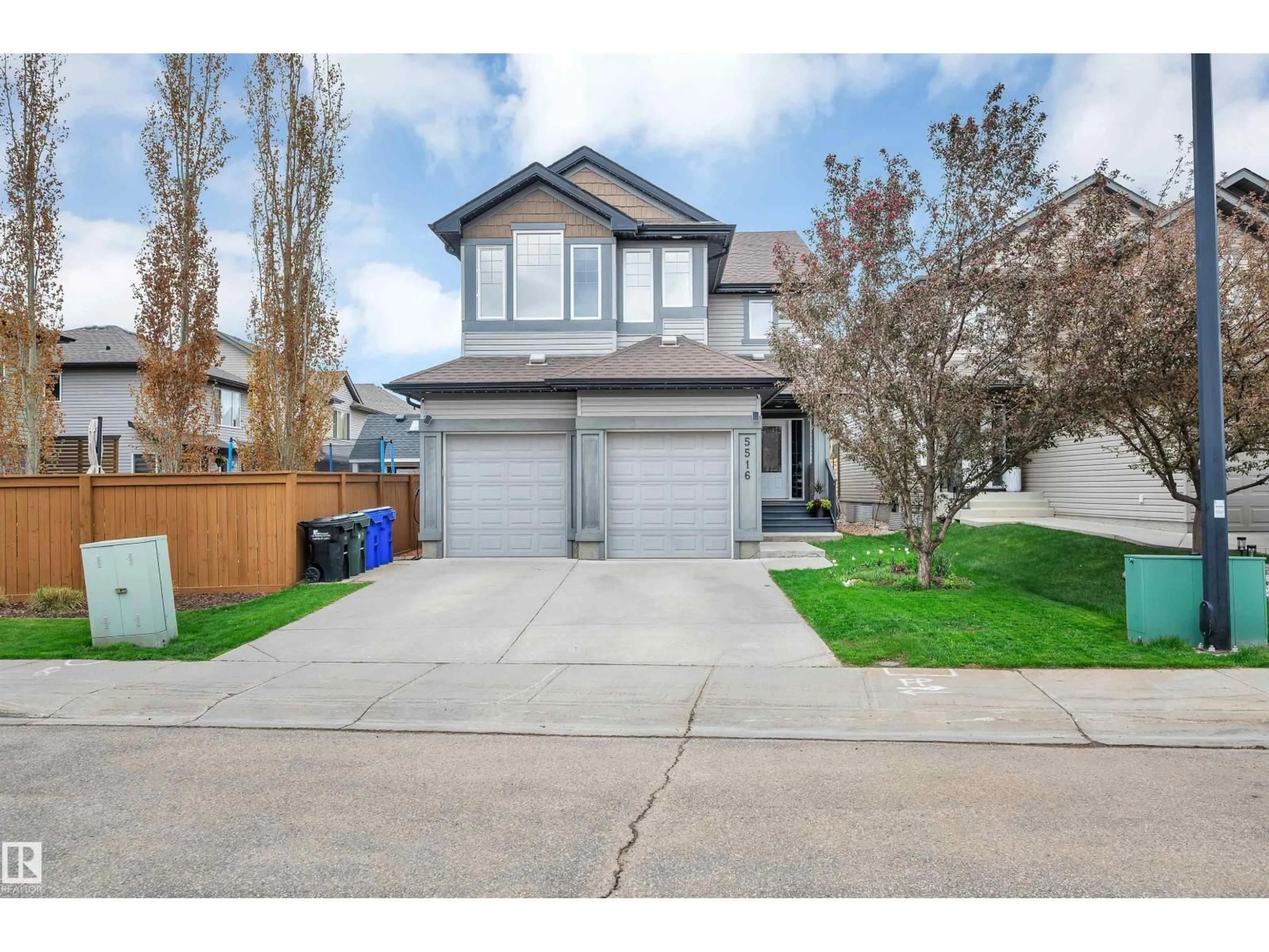 Home with vinyl exterior material, street for 5516 SUNVIEW GA, Sherwood Park Alberta T8H0K2