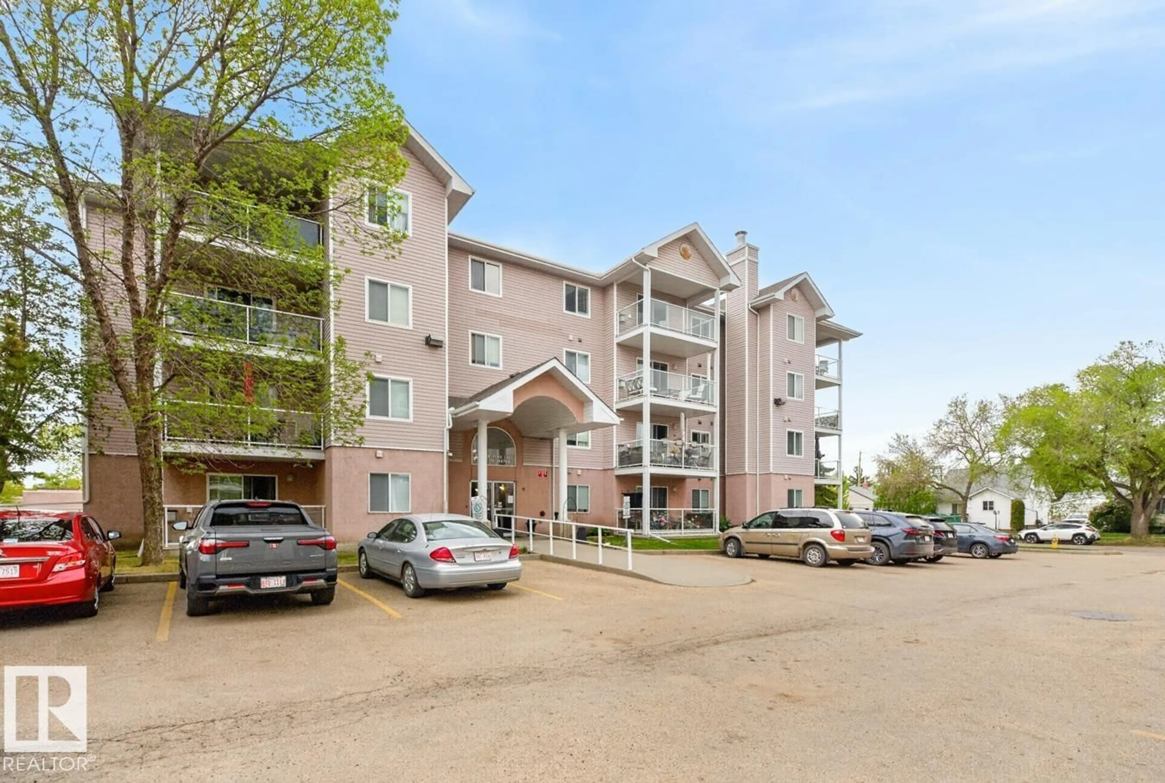 Patio, unknown for 203 - 5102 49 AV, Leduc Alberta T9E8H1