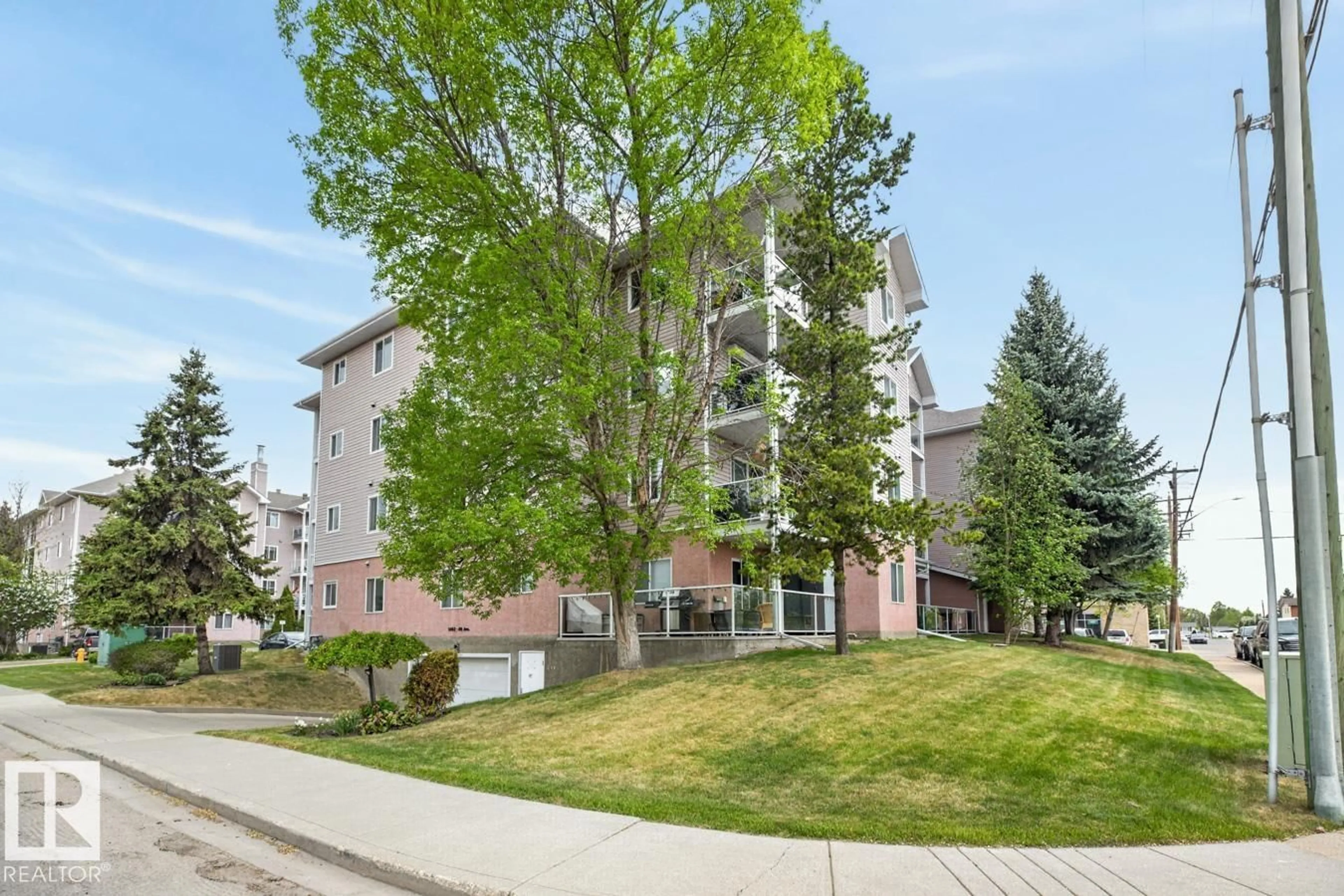 Patio, unknown for 203 - 5102 49 AV, Leduc Alberta T9E8H1