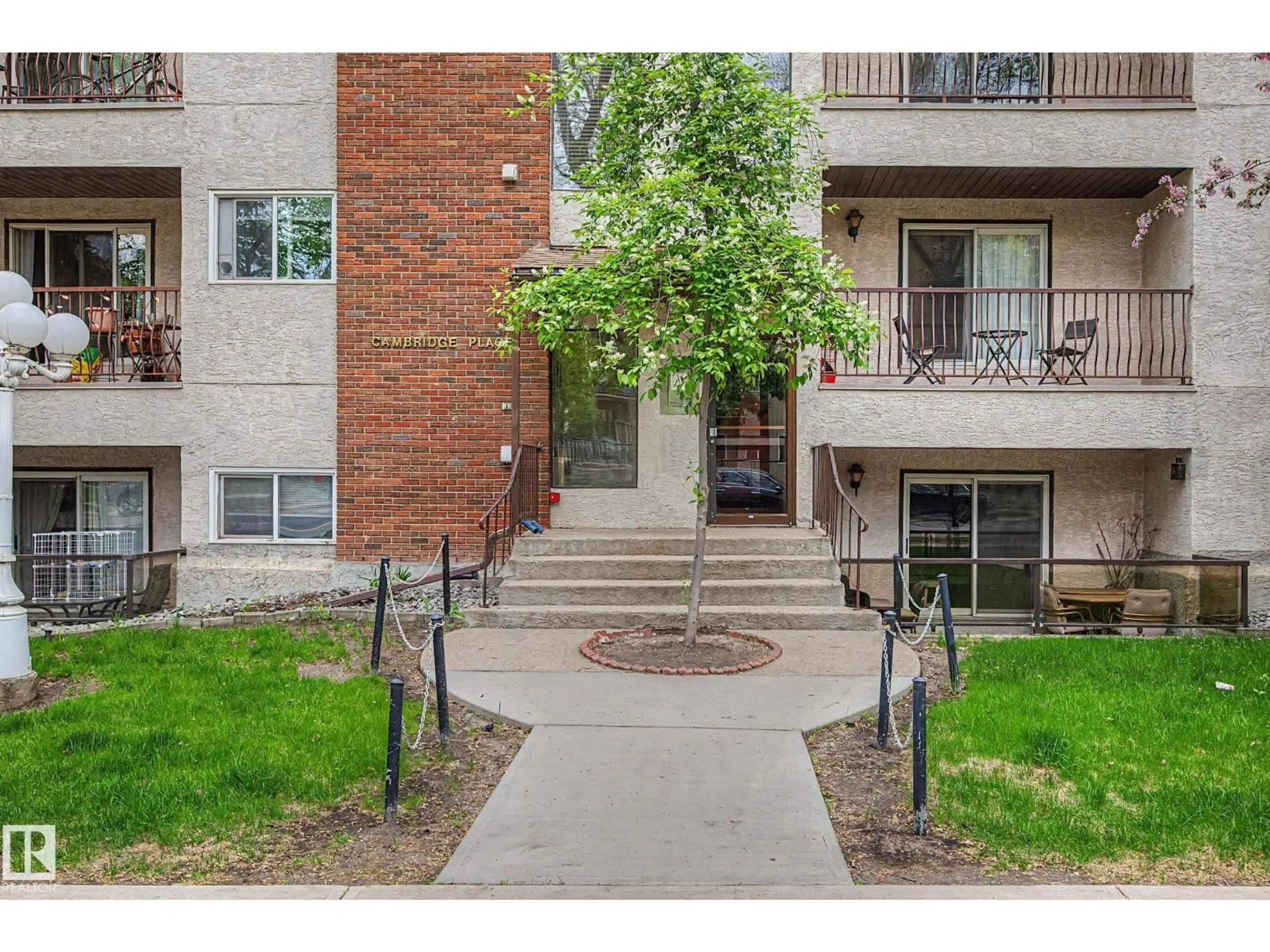 Unknown for #009 - 10520 80 AV, Edmonton Alberta T6E1V3
