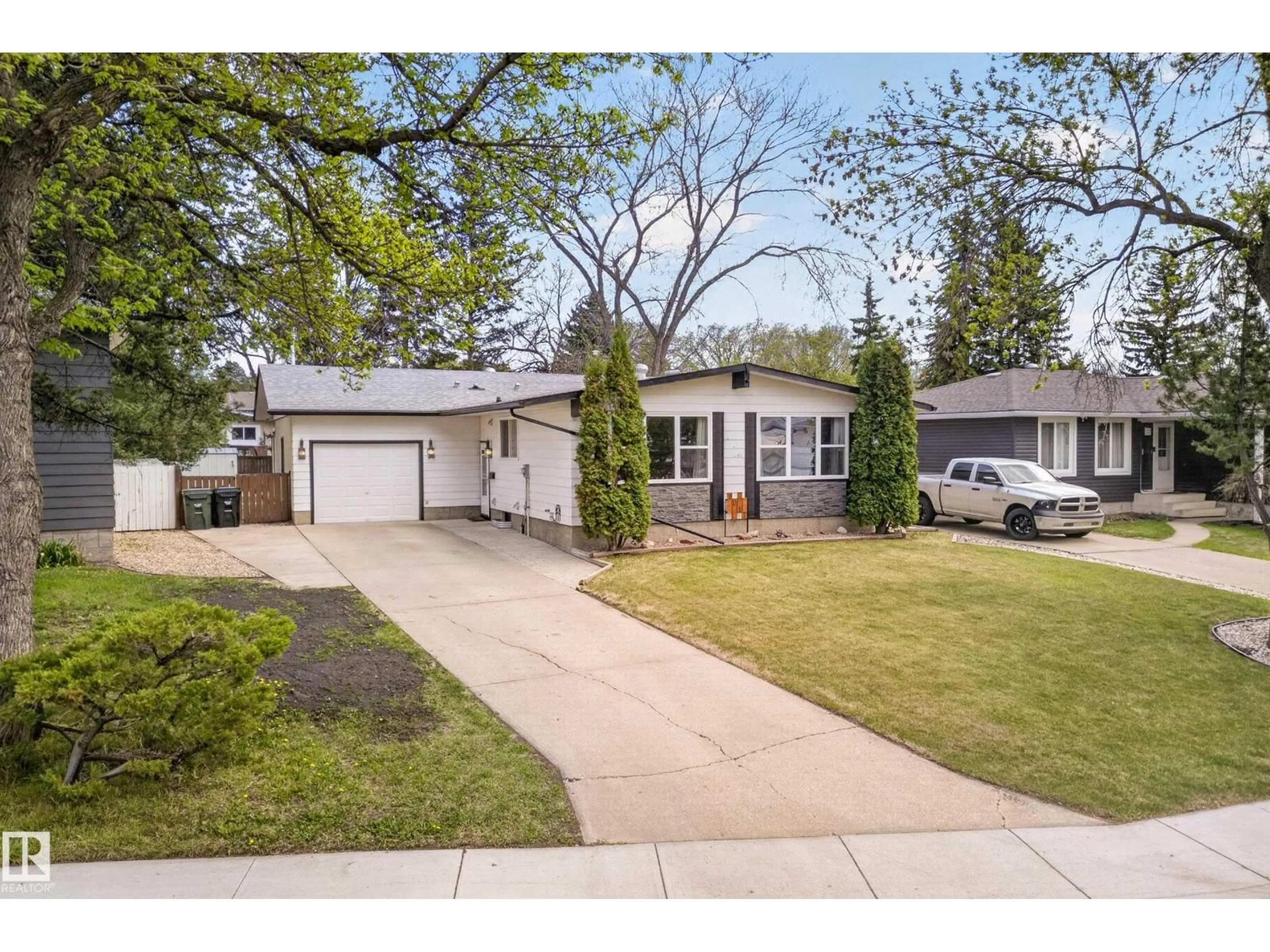 Unknown for 1017 MCDERMID DR, Sherwood Park Alberta T8A1B7