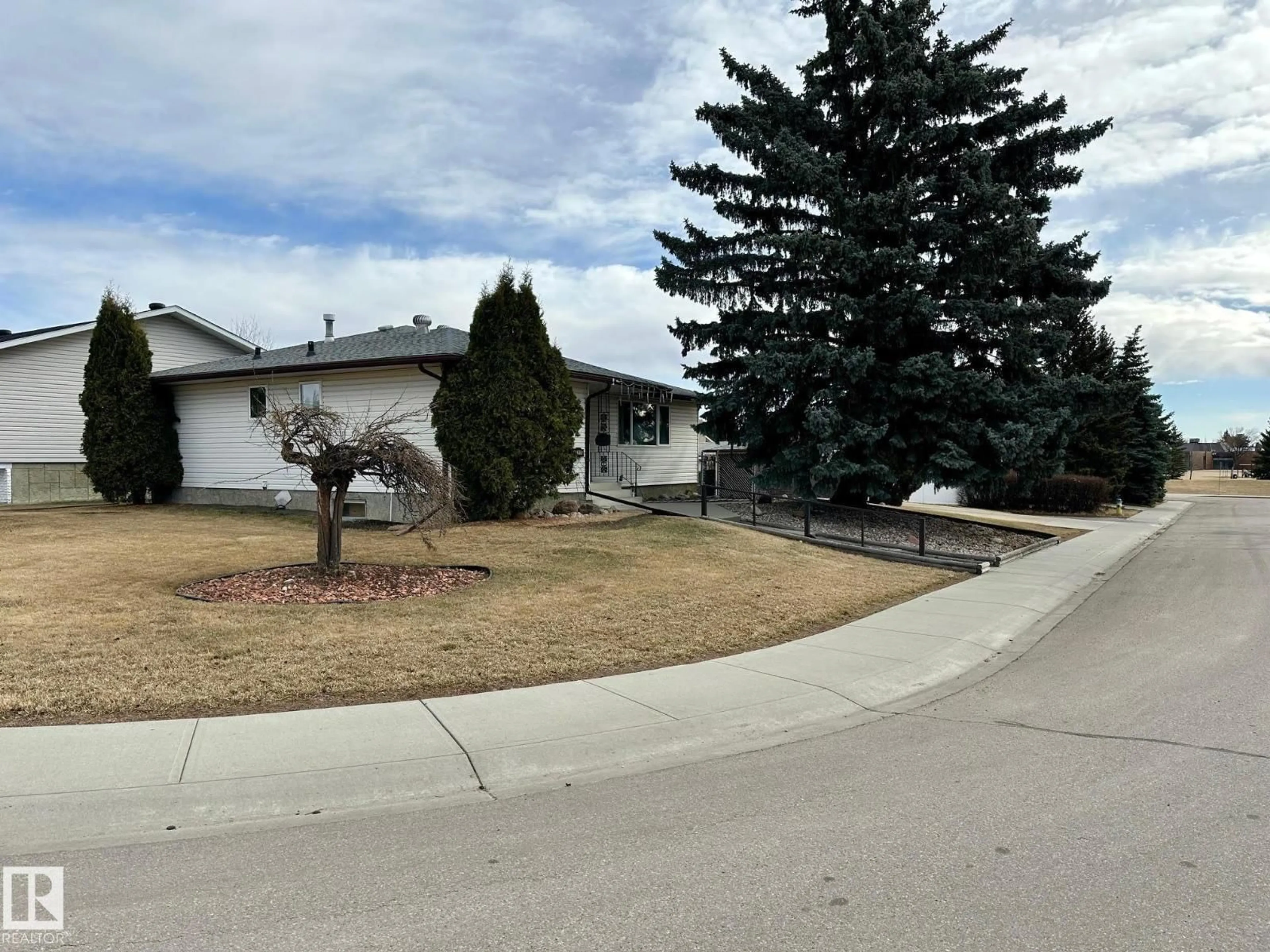 A pic from outside/outdoor area/front of a property/back of a property/a pic from drone, street for 7916 150 AV, Edmonton Alberta T5C2Y4