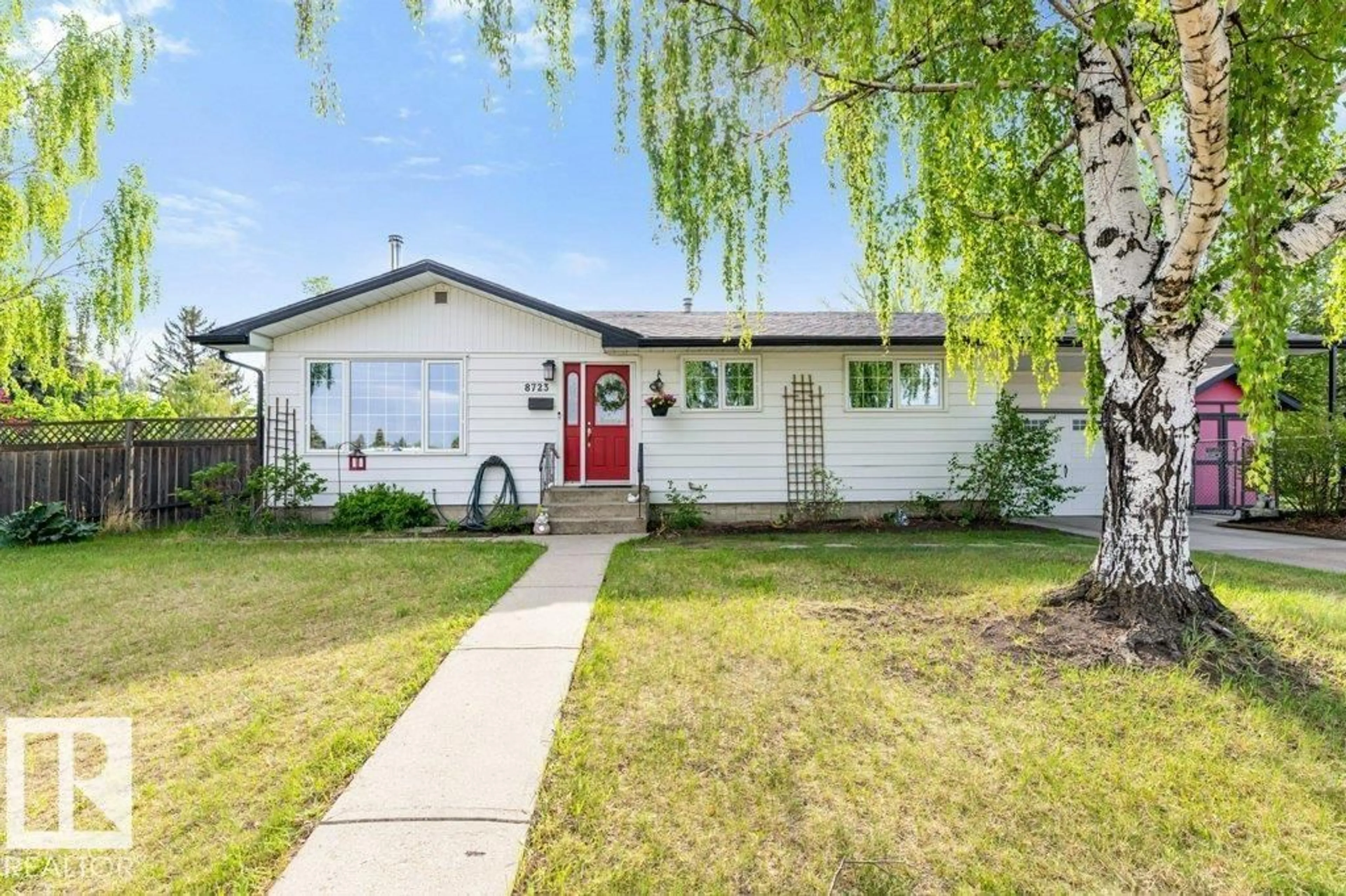 Home with vinyl exterior material, street for 8723 68A ST, Edmonton Alberta T6B1T6